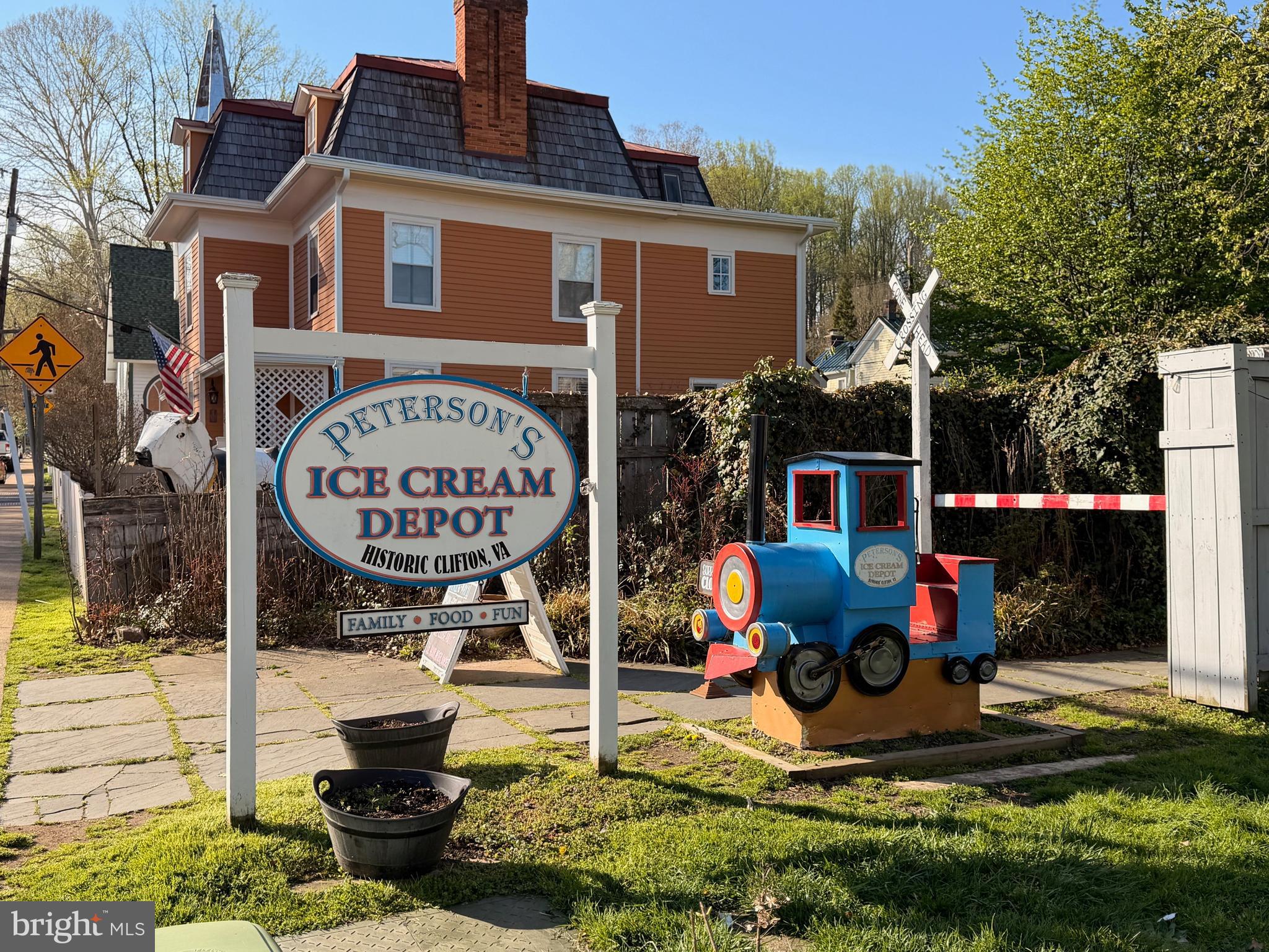 NEAR CLIFTON - Residential