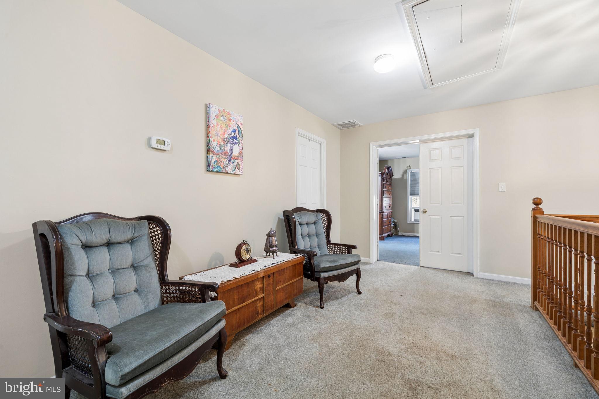 NEAR CLIFTON - Residential