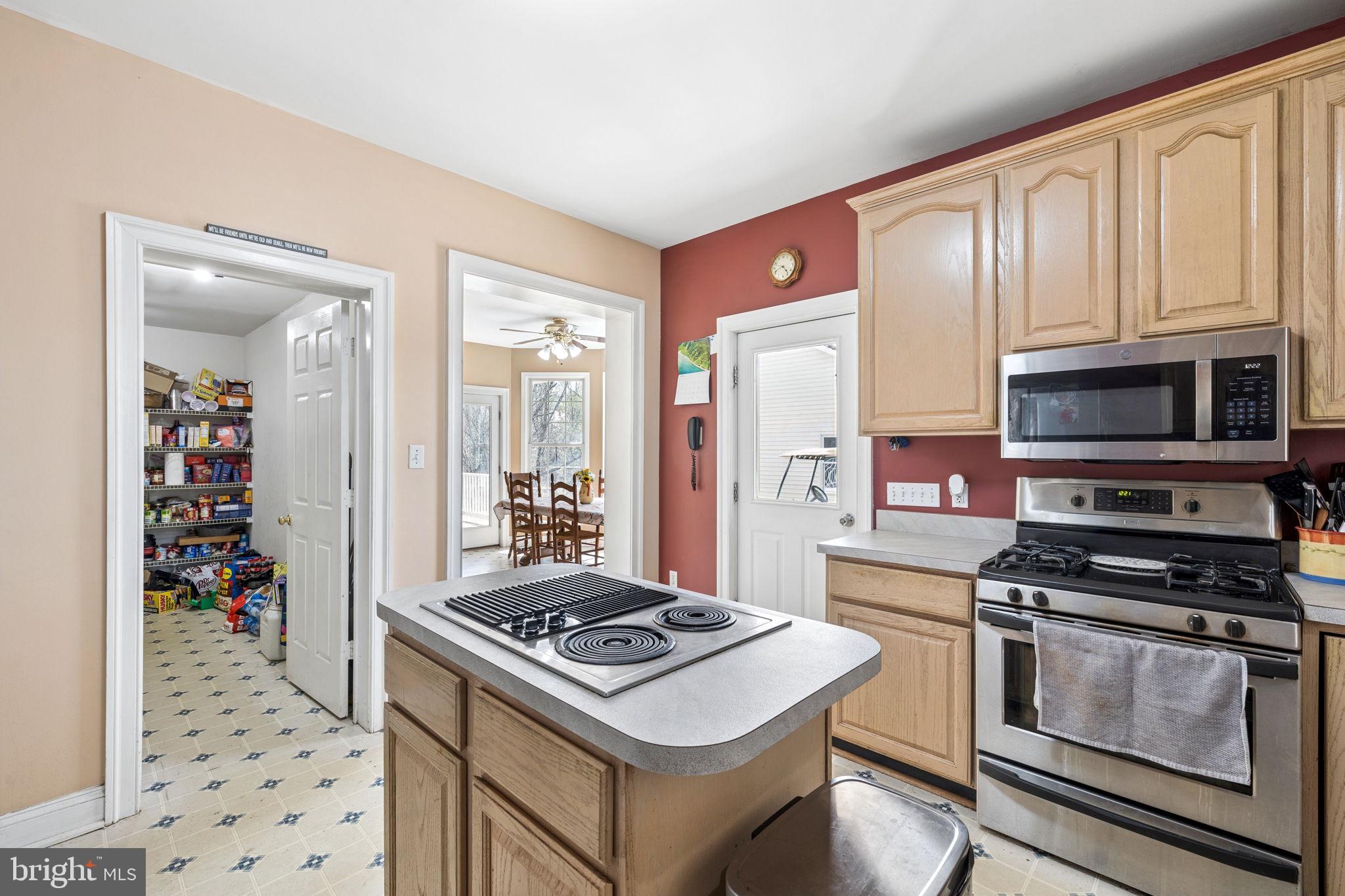 NEAR CLIFTON - Residential