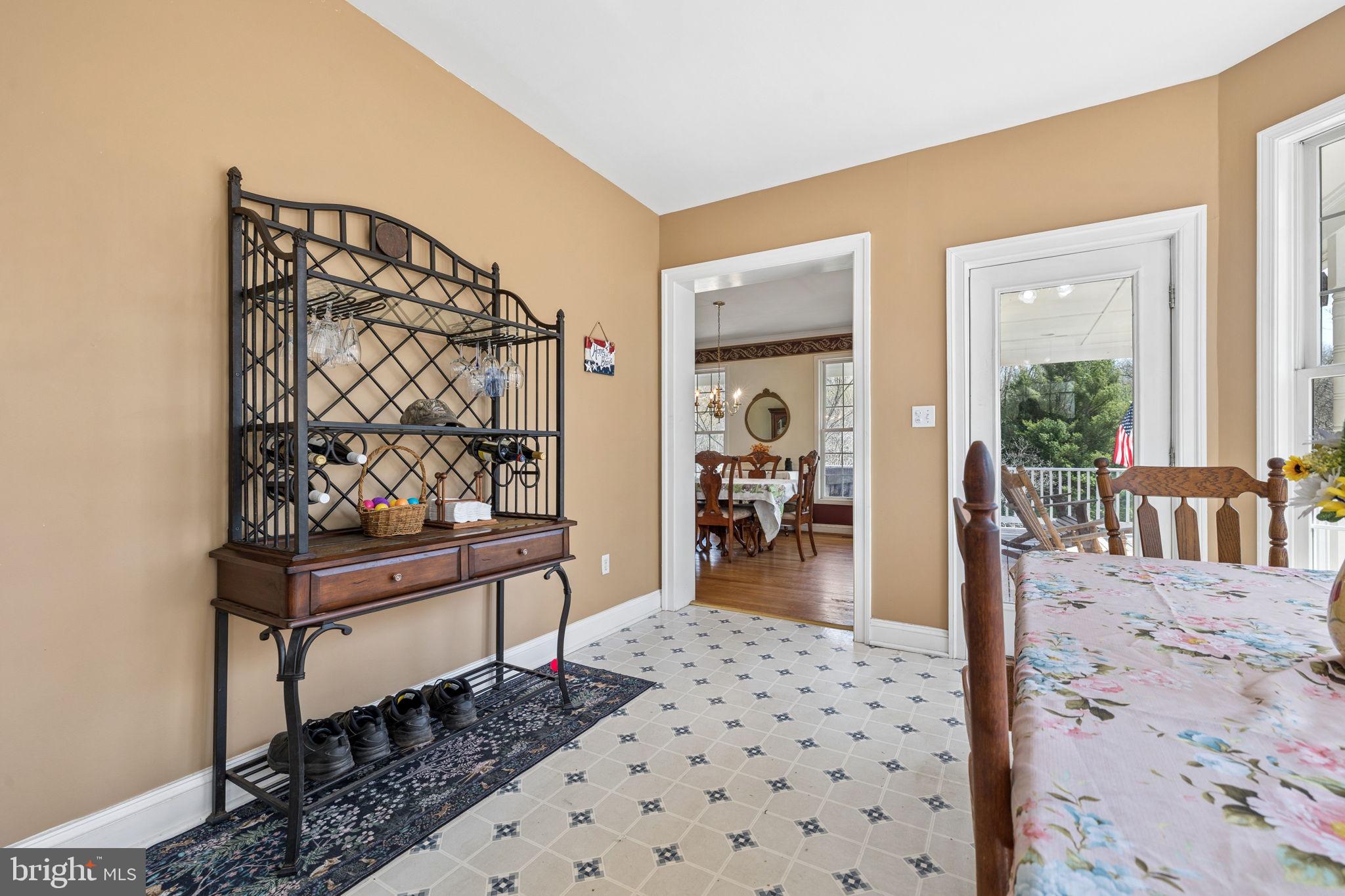 NEAR CLIFTON - Residential