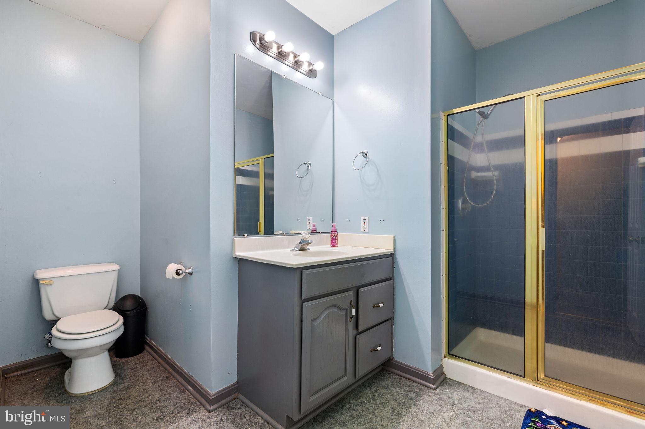 NEAR CLIFTON - Residential