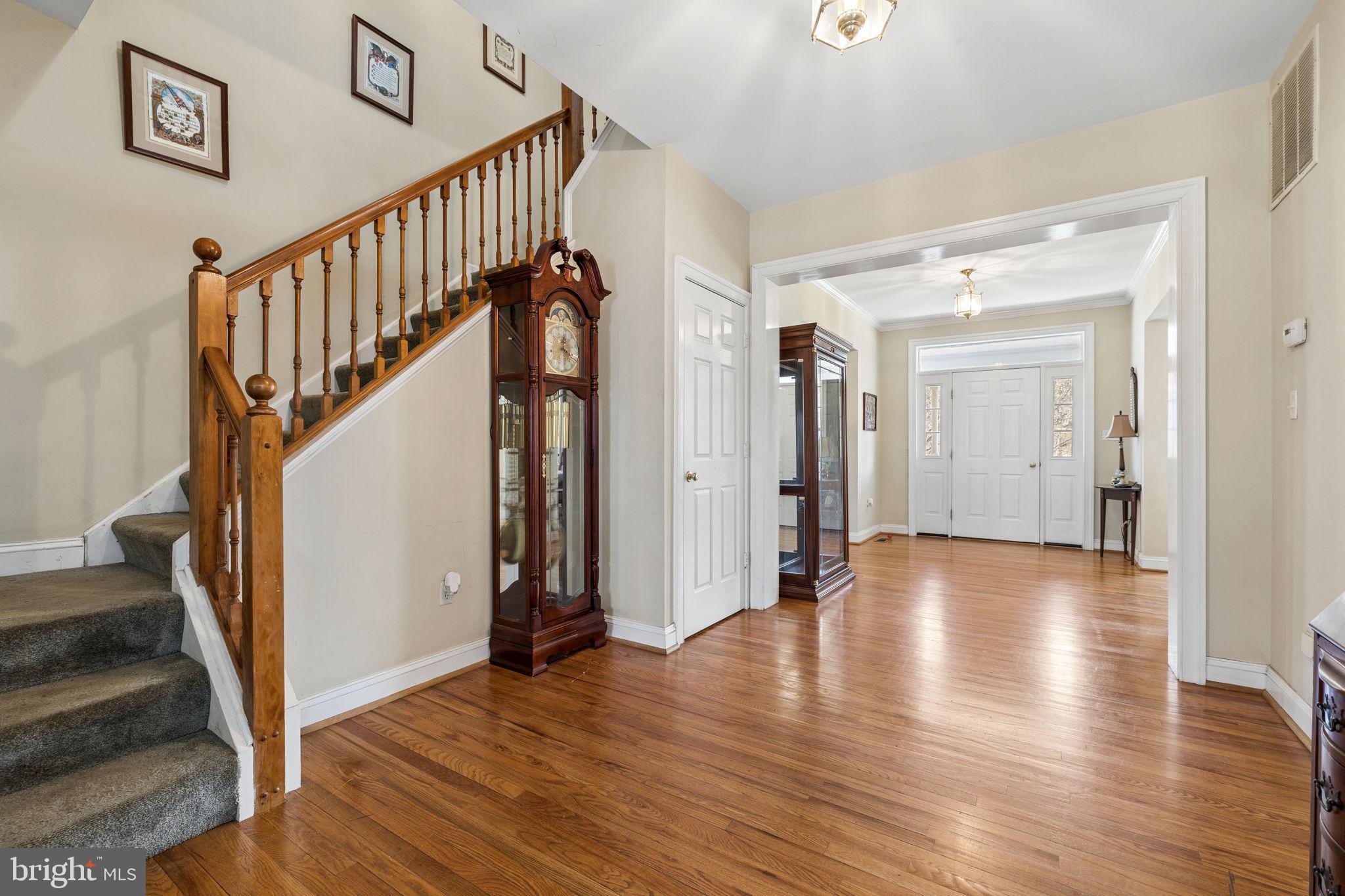 NEAR CLIFTON - Residential