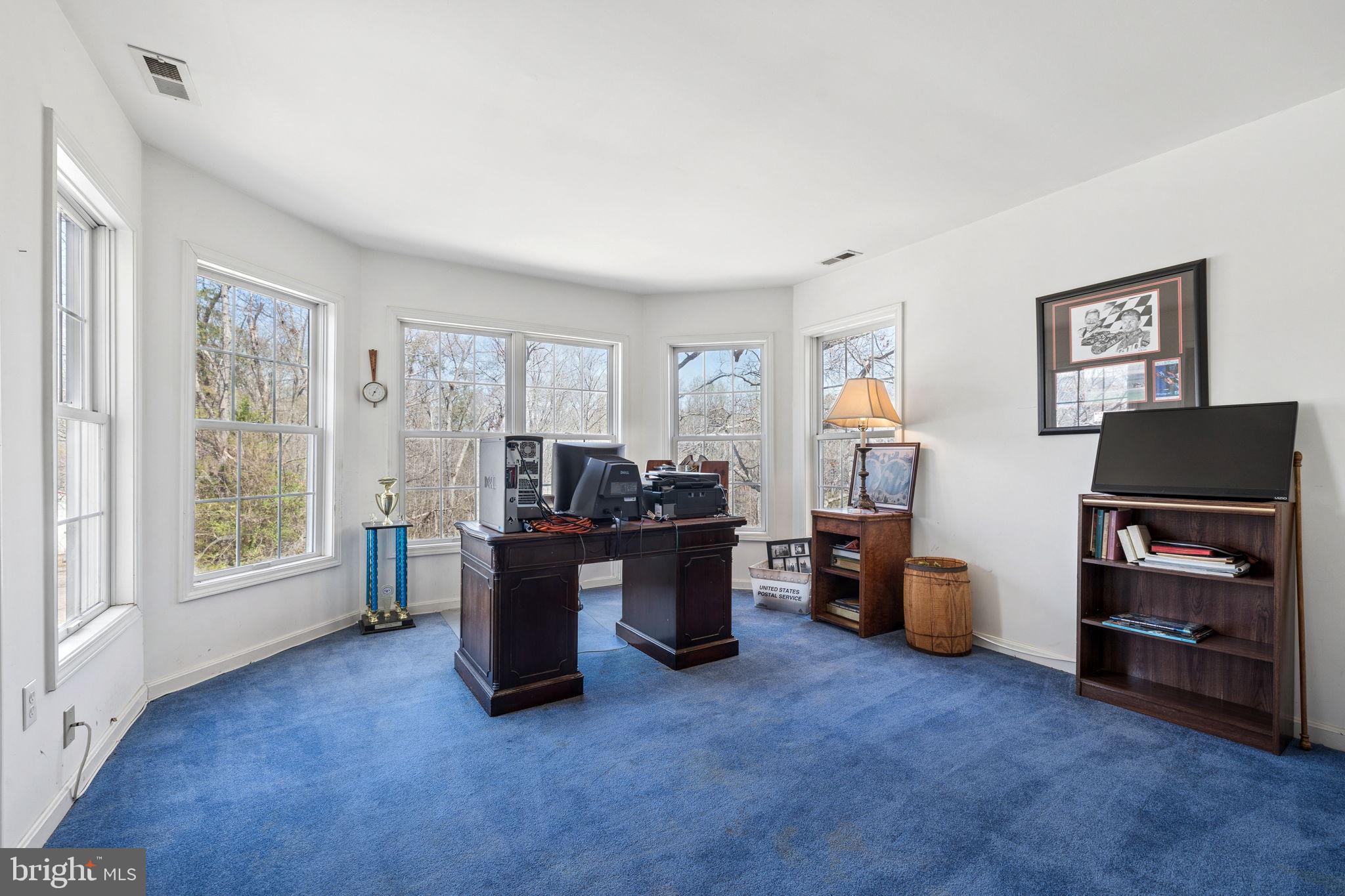 NEAR CLIFTON - Residential