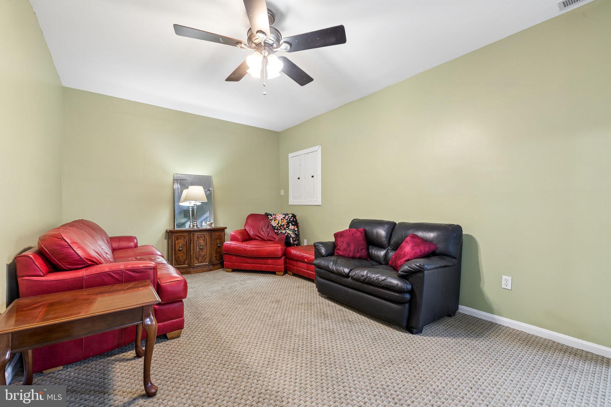 NEAR CLIFTON - Residential