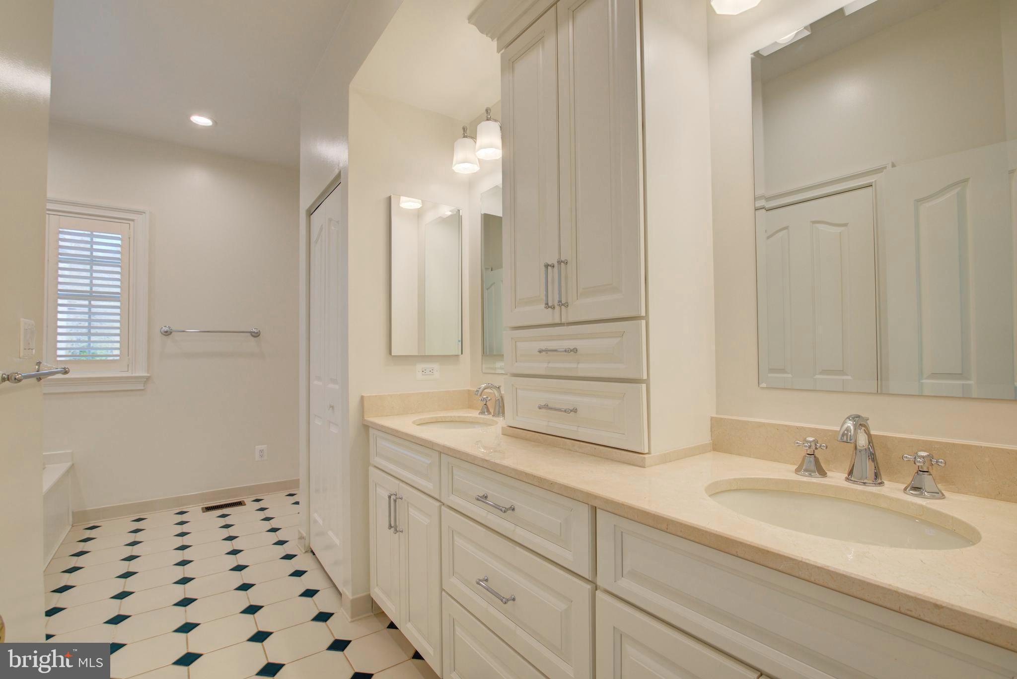 HALLOWING POINT RIVER ESTATES - Residential