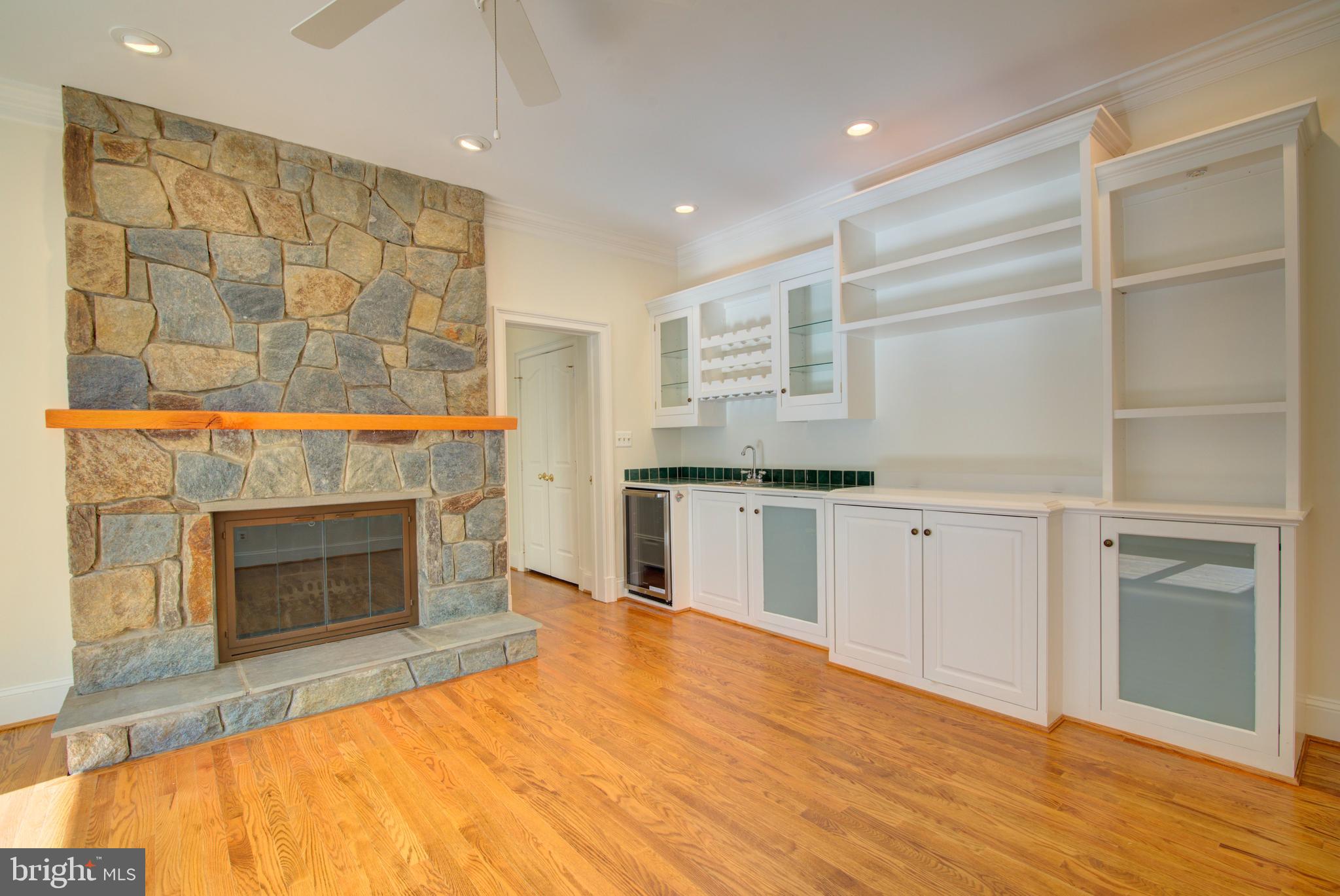 HALLOWING POINT RIVER ESTATES - Residential