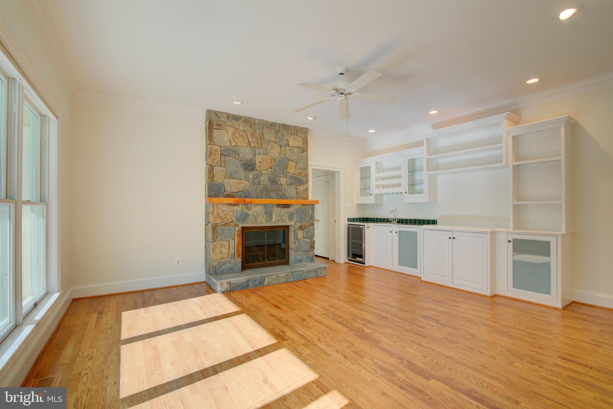 HALLOWING POINT RIVER ESTATES - Residential