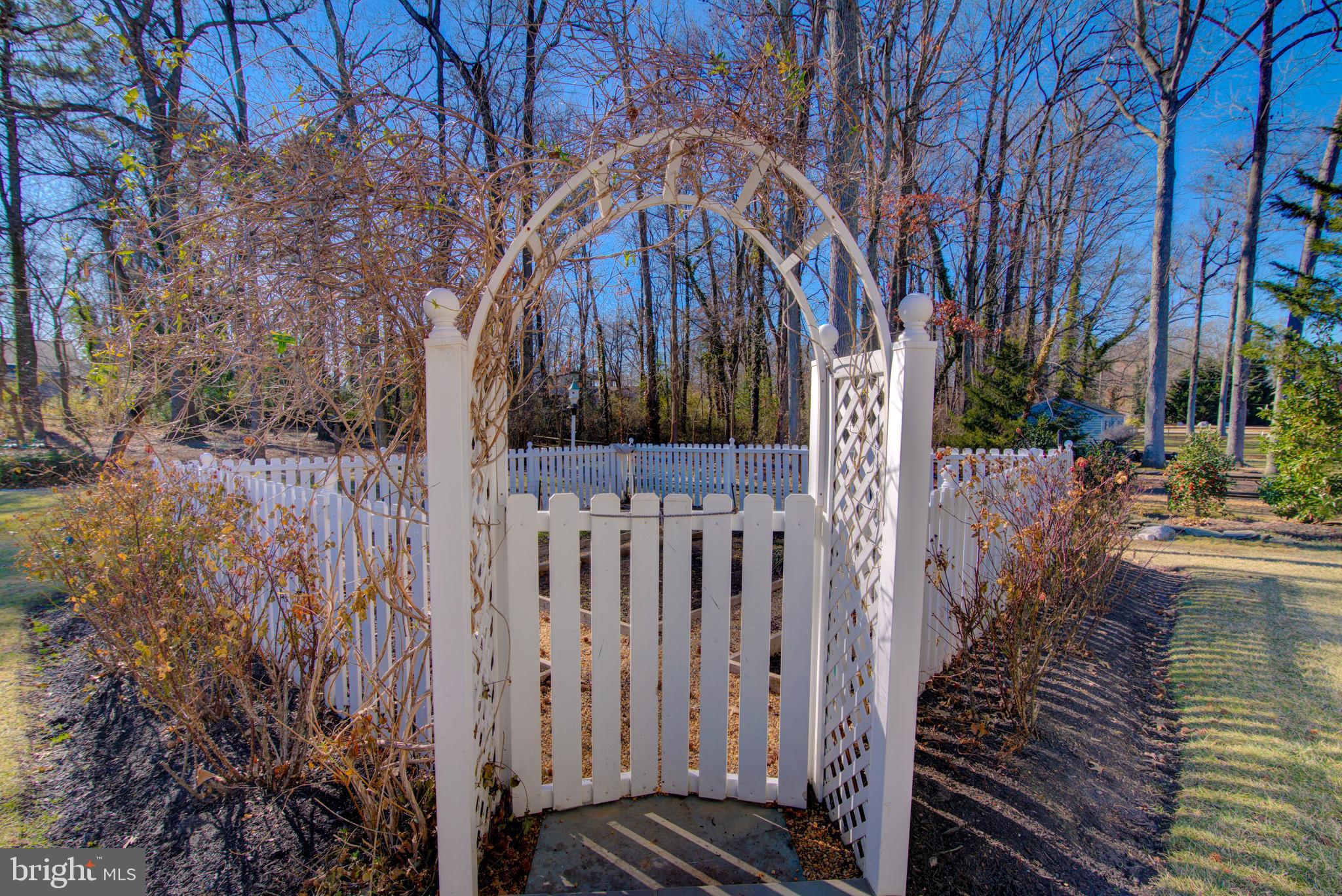 HALLOWING POINT RIVER ESTATES - Residential