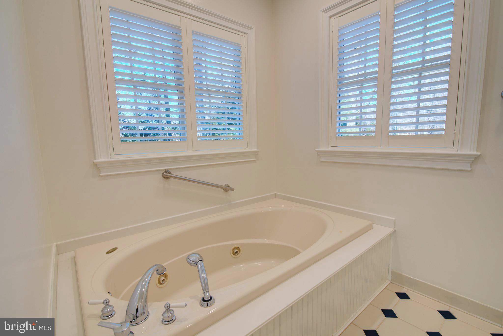 HALLOWING POINT RIVER ESTATES - Residential