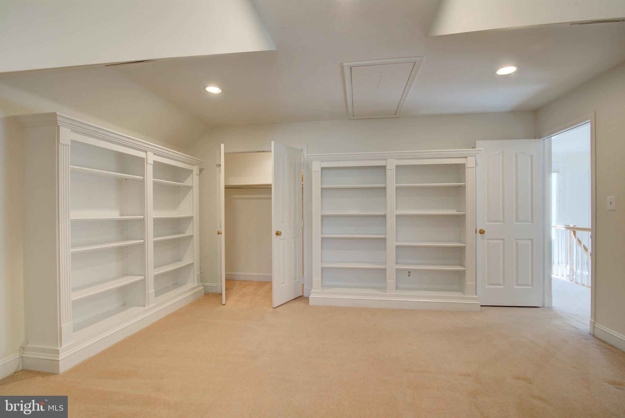 HALLOWING POINT RIVER ESTATES - Residential