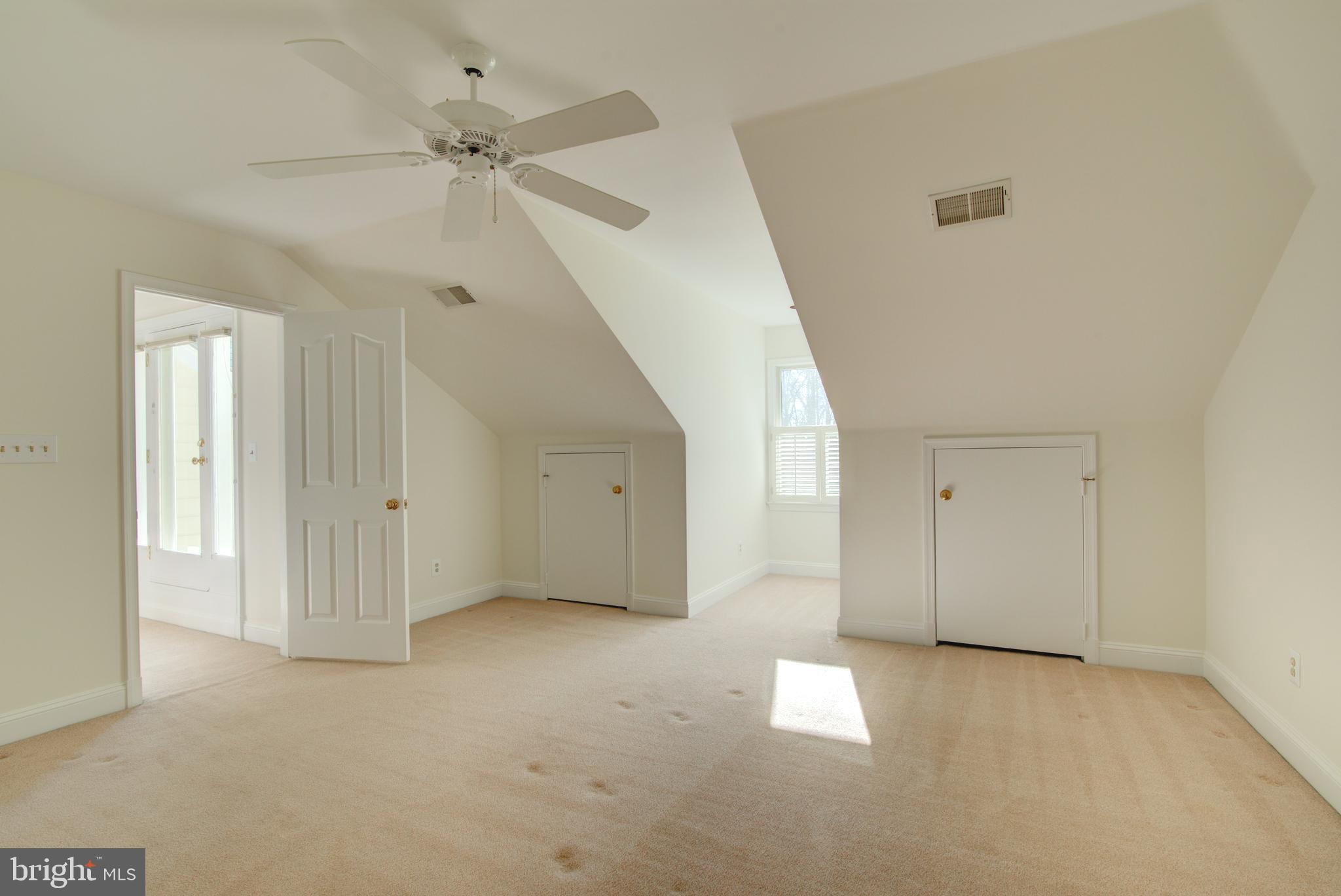 HALLOWING POINT RIVER ESTATES - Residential