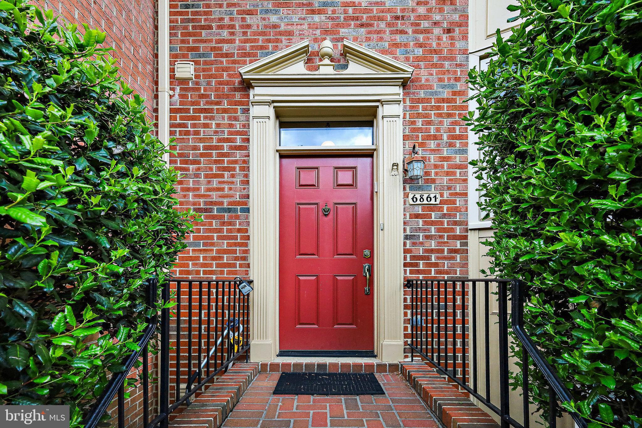 WILLIAMSBURG POND - Residential