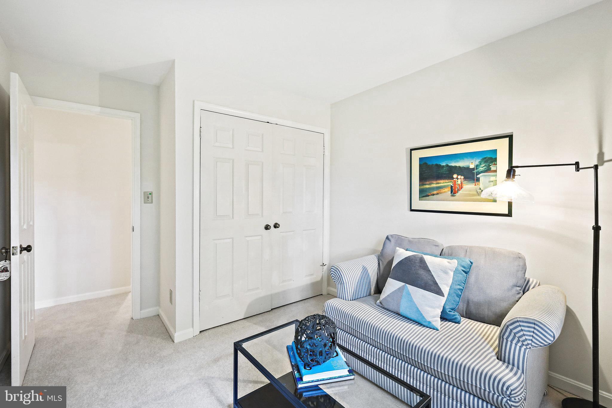 WILLIAMSBURG POND - Residential