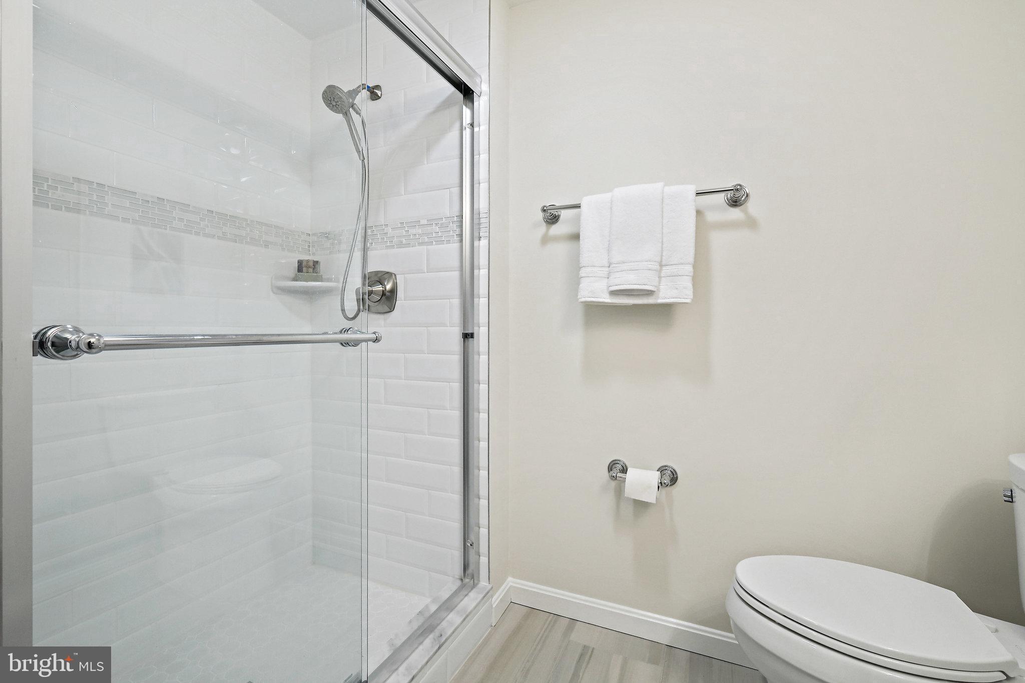 WILLIAMSBURG POND - Residential