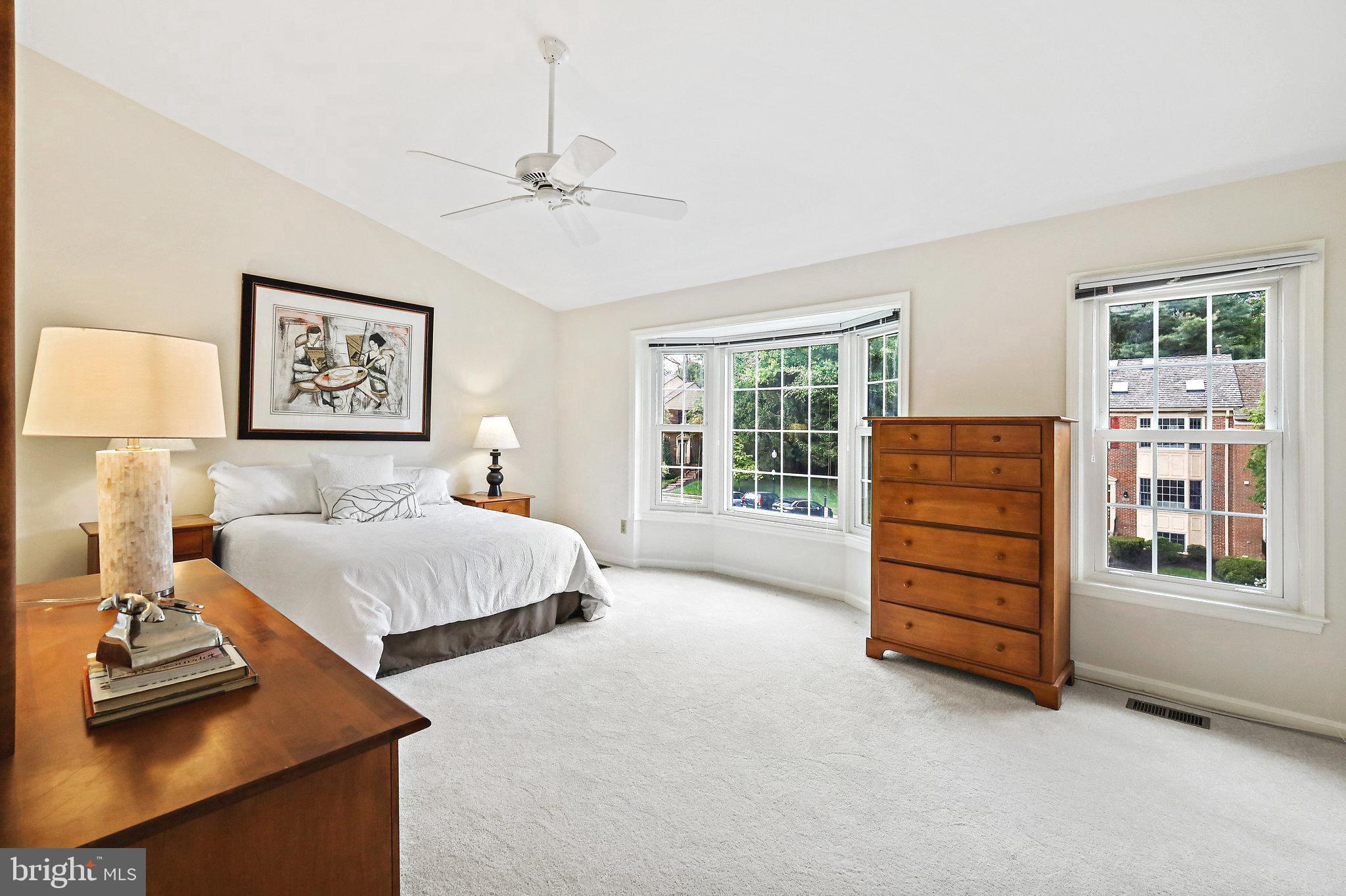 WILLIAMSBURG POND - Residential