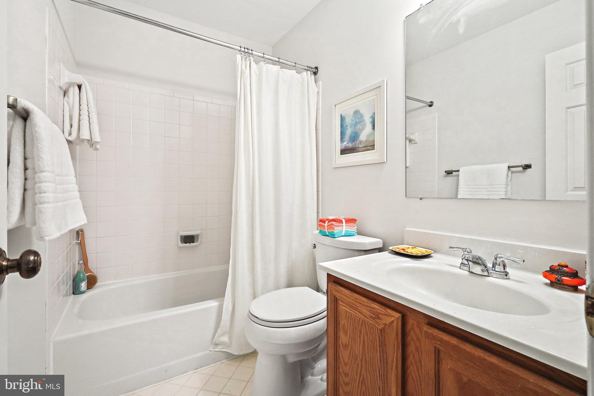 WILLIAMSBURG POND - Residential