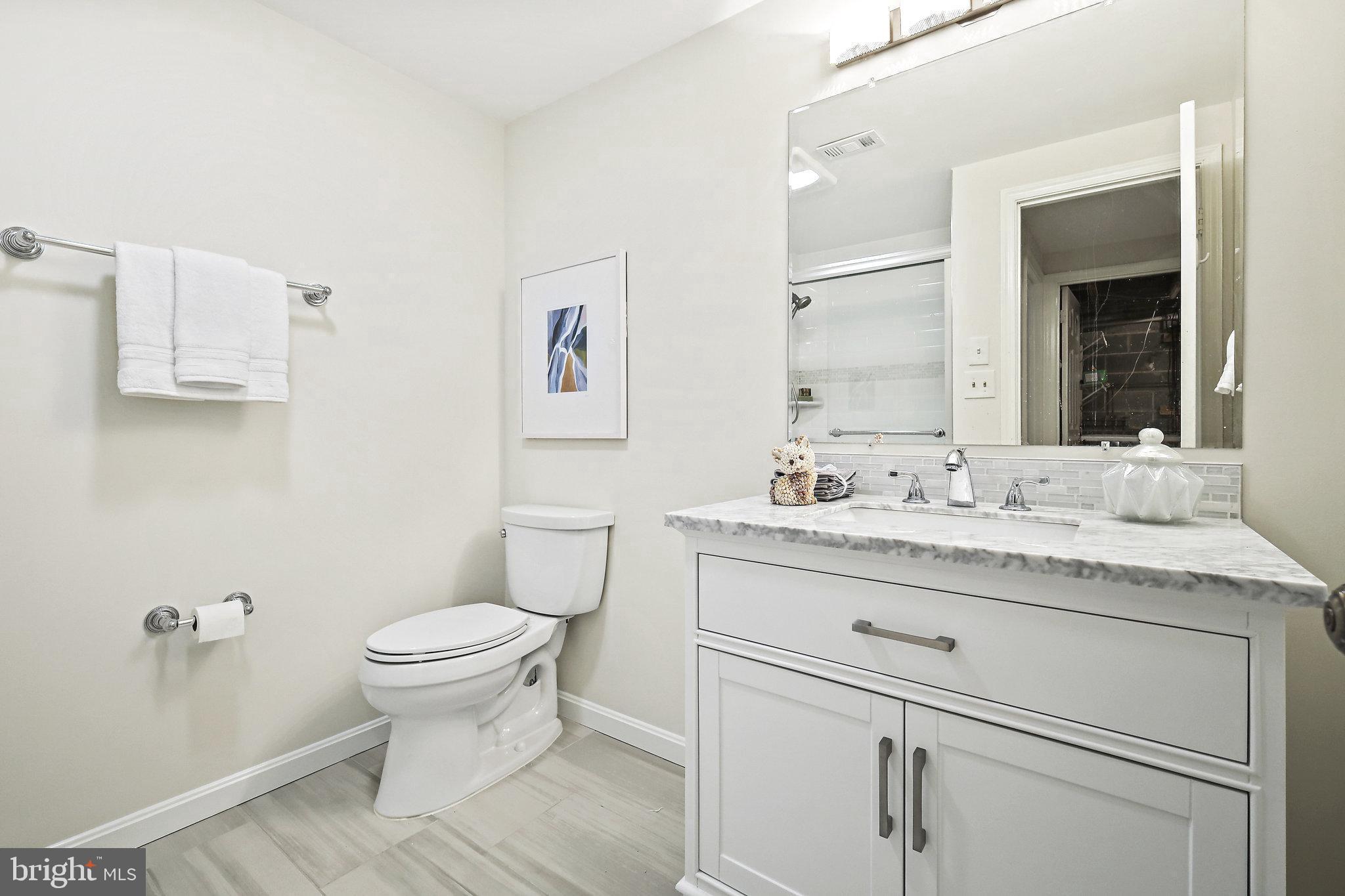 WILLIAMSBURG POND - Residential