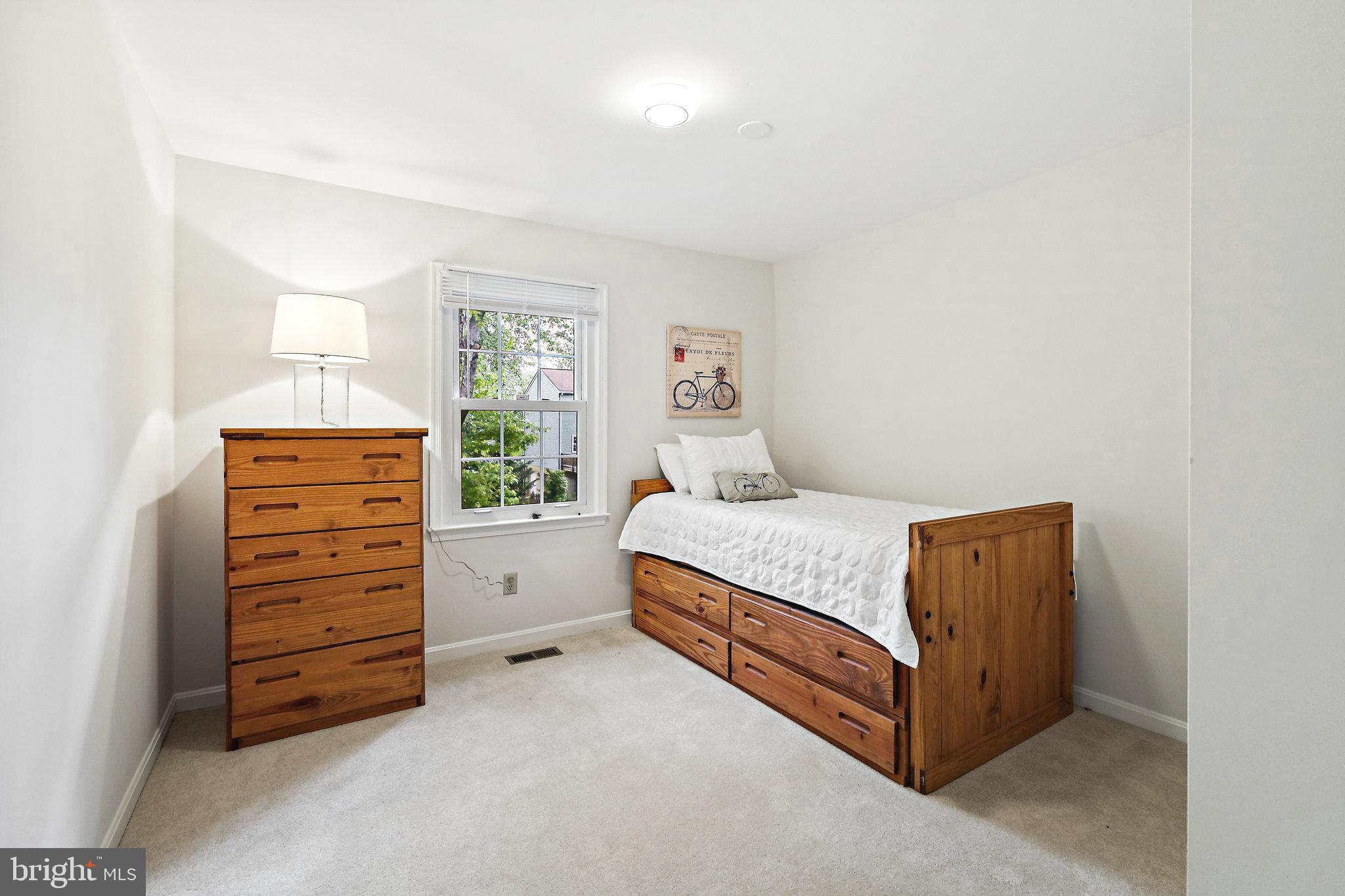 WILLIAMSBURG POND - Residential