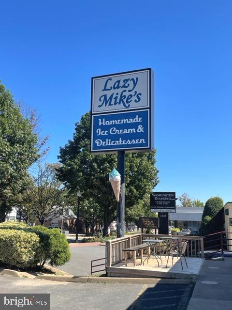 WILLIAMSBURG POND - Residential