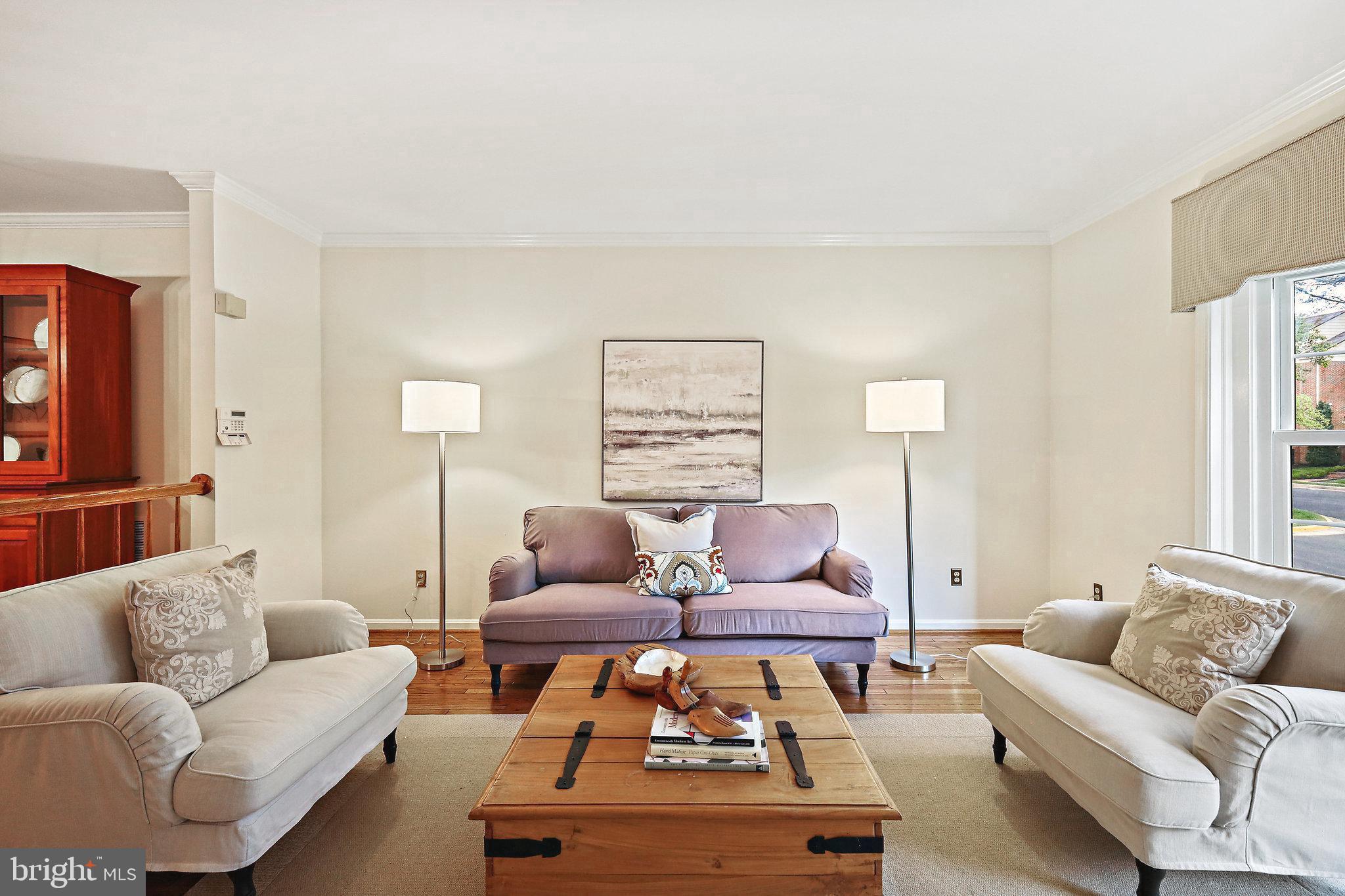 WILLIAMSBURG POND - Residential