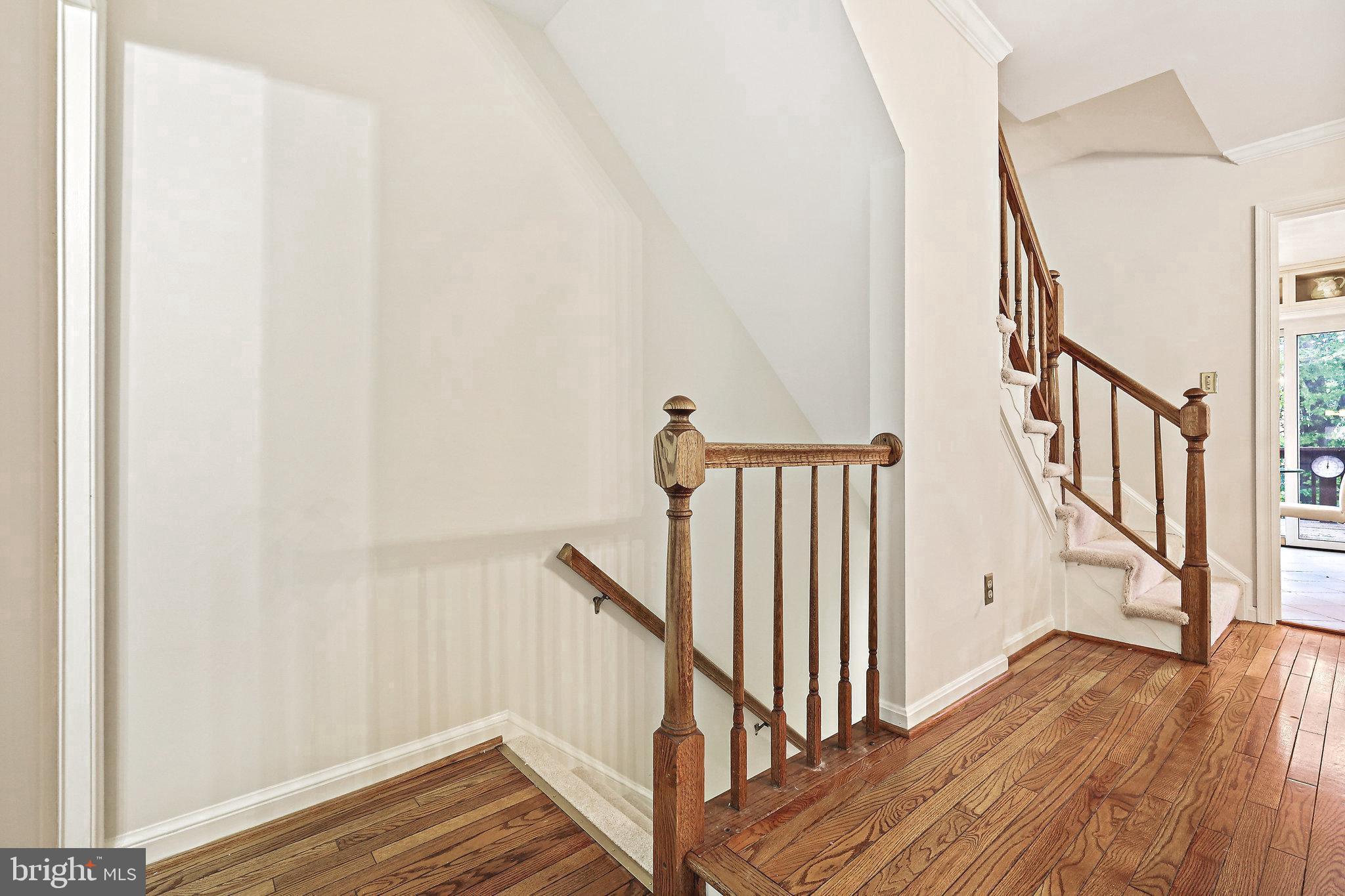 WILLIAMSBURG POND - Residential