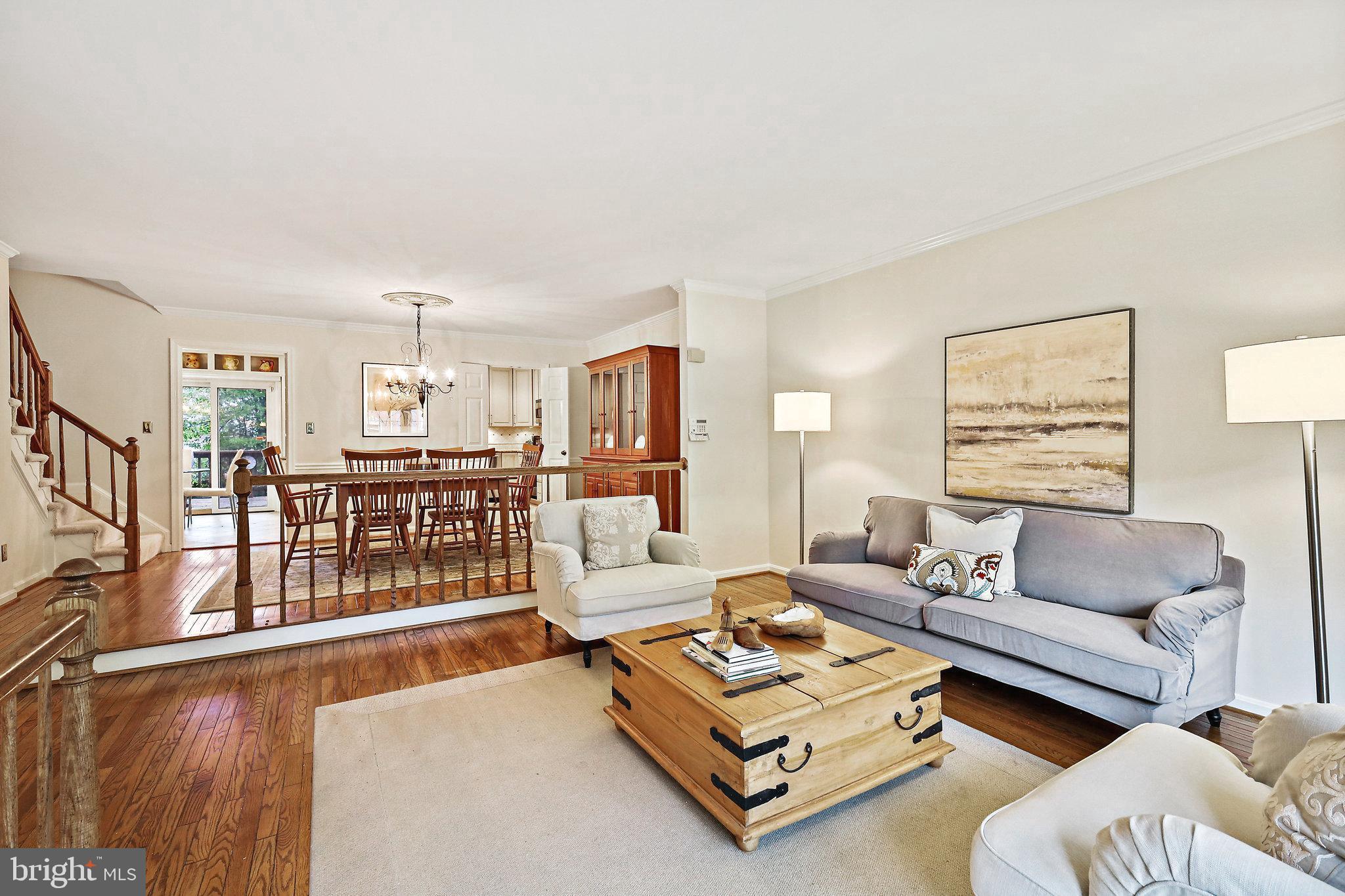 WILLIAMSBURG POND - Residential