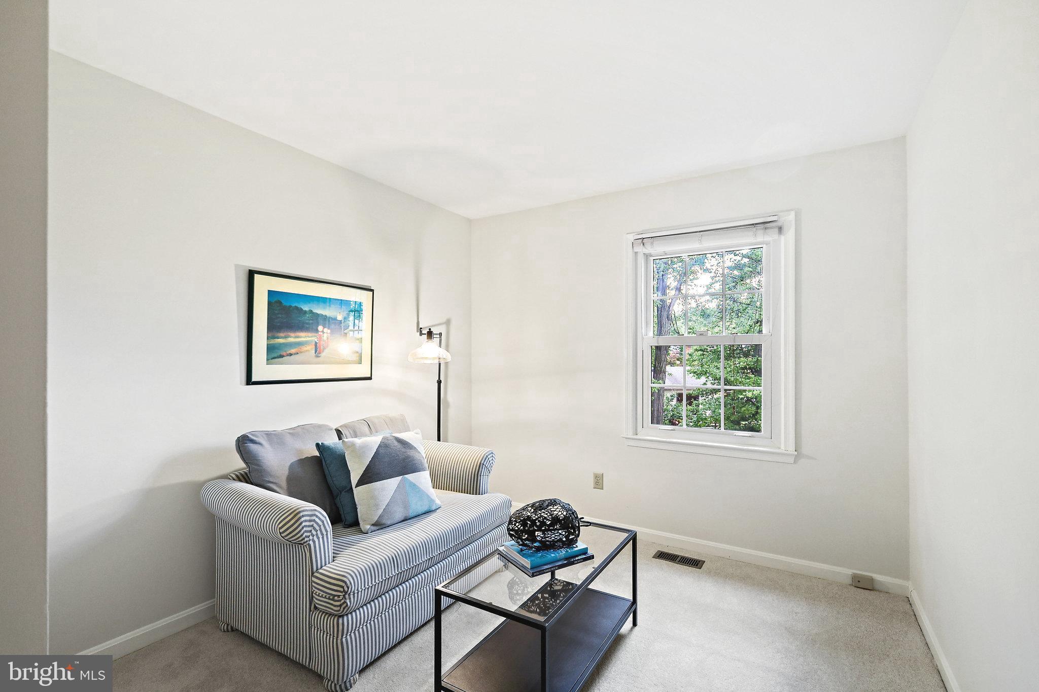 WILLIAMSBURG POND - Residential