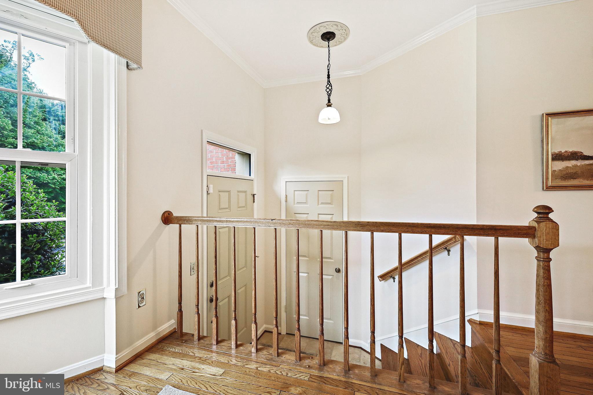 WILLIAMSBURG POND - Residential