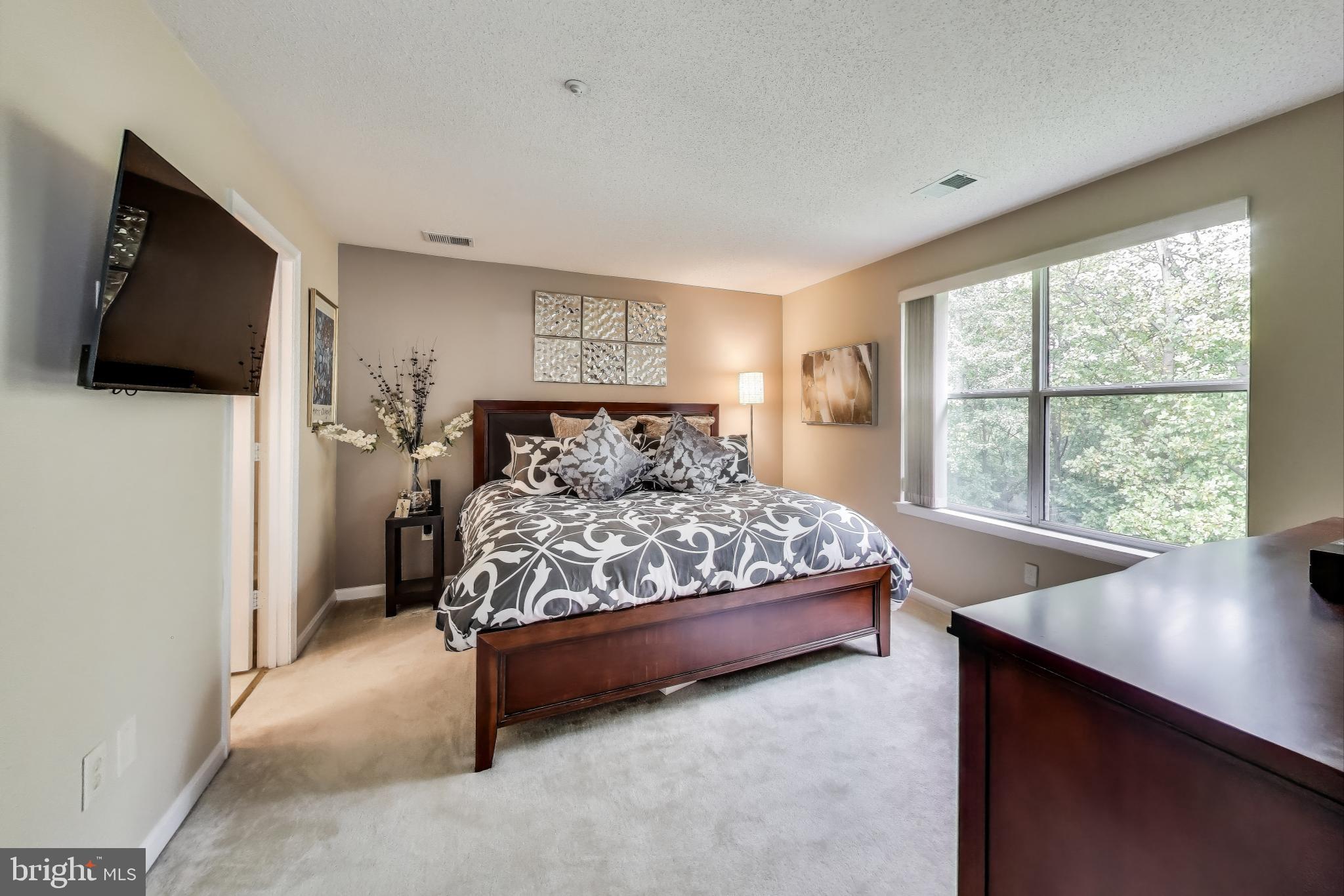 DECOVERLY - Residential Lease