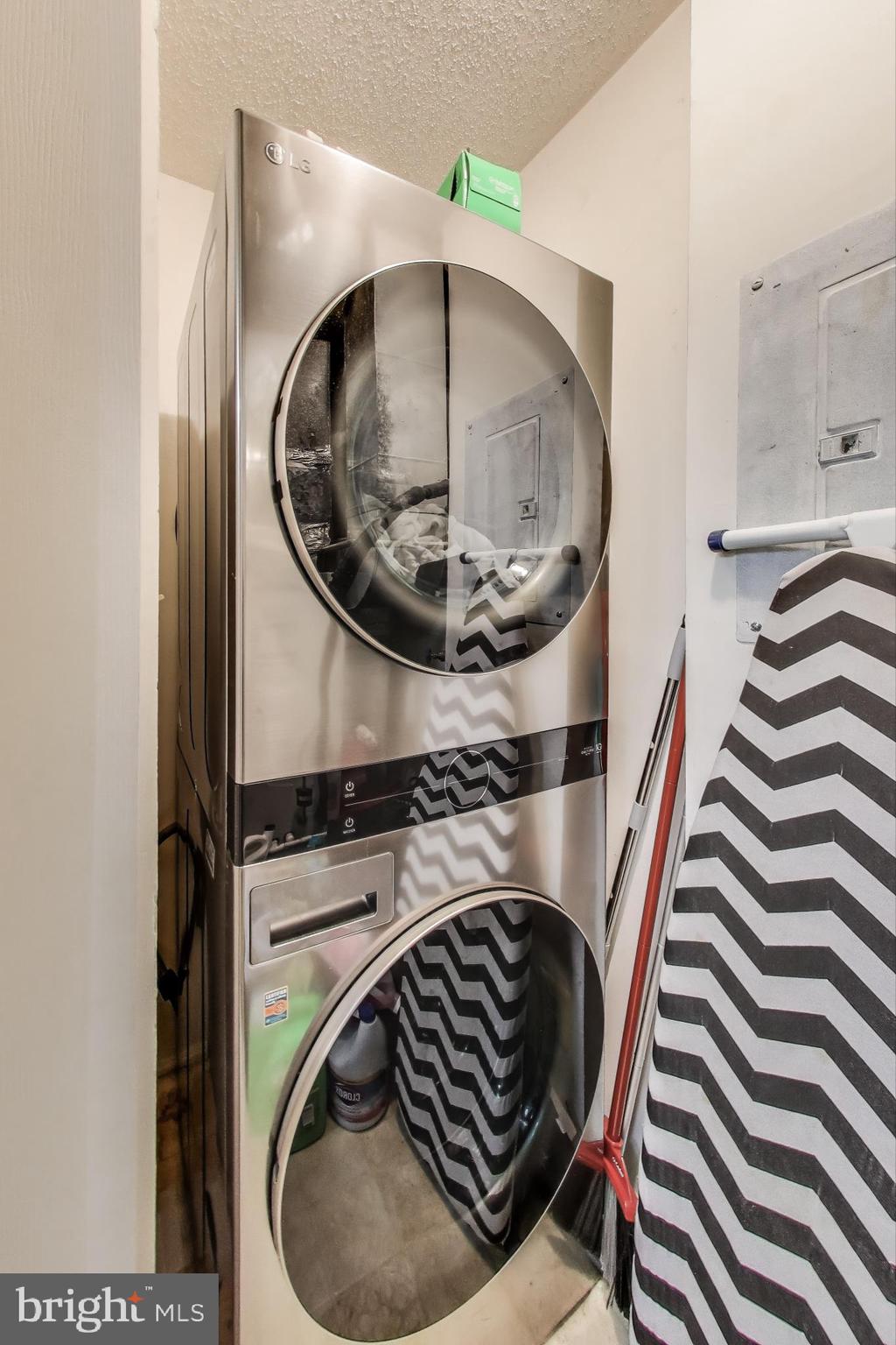 DECOVERLY - Residential Lease