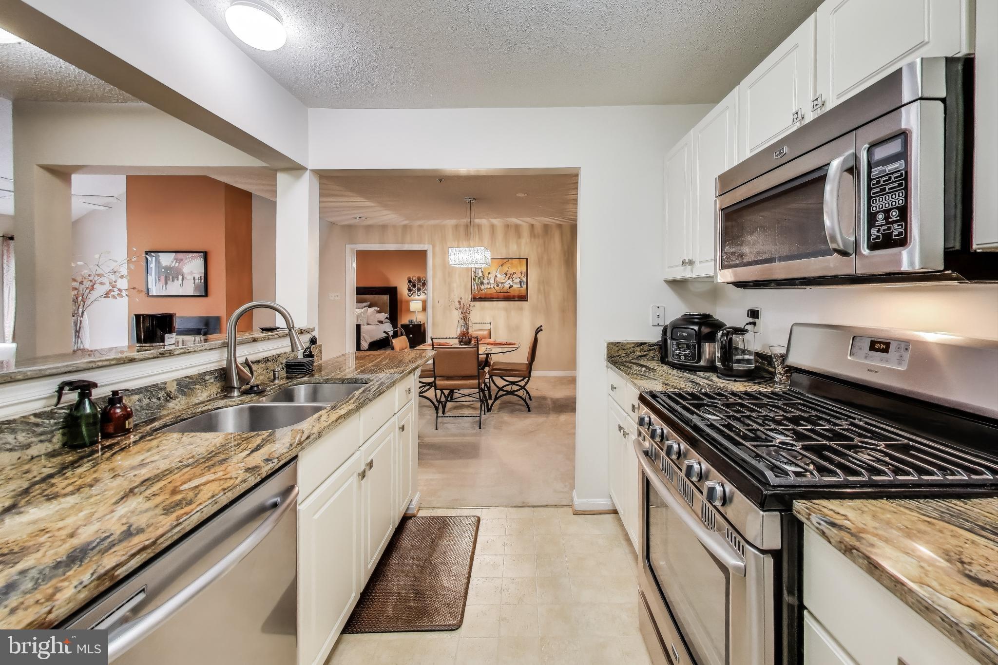 DECOVERLY - Residential Lease