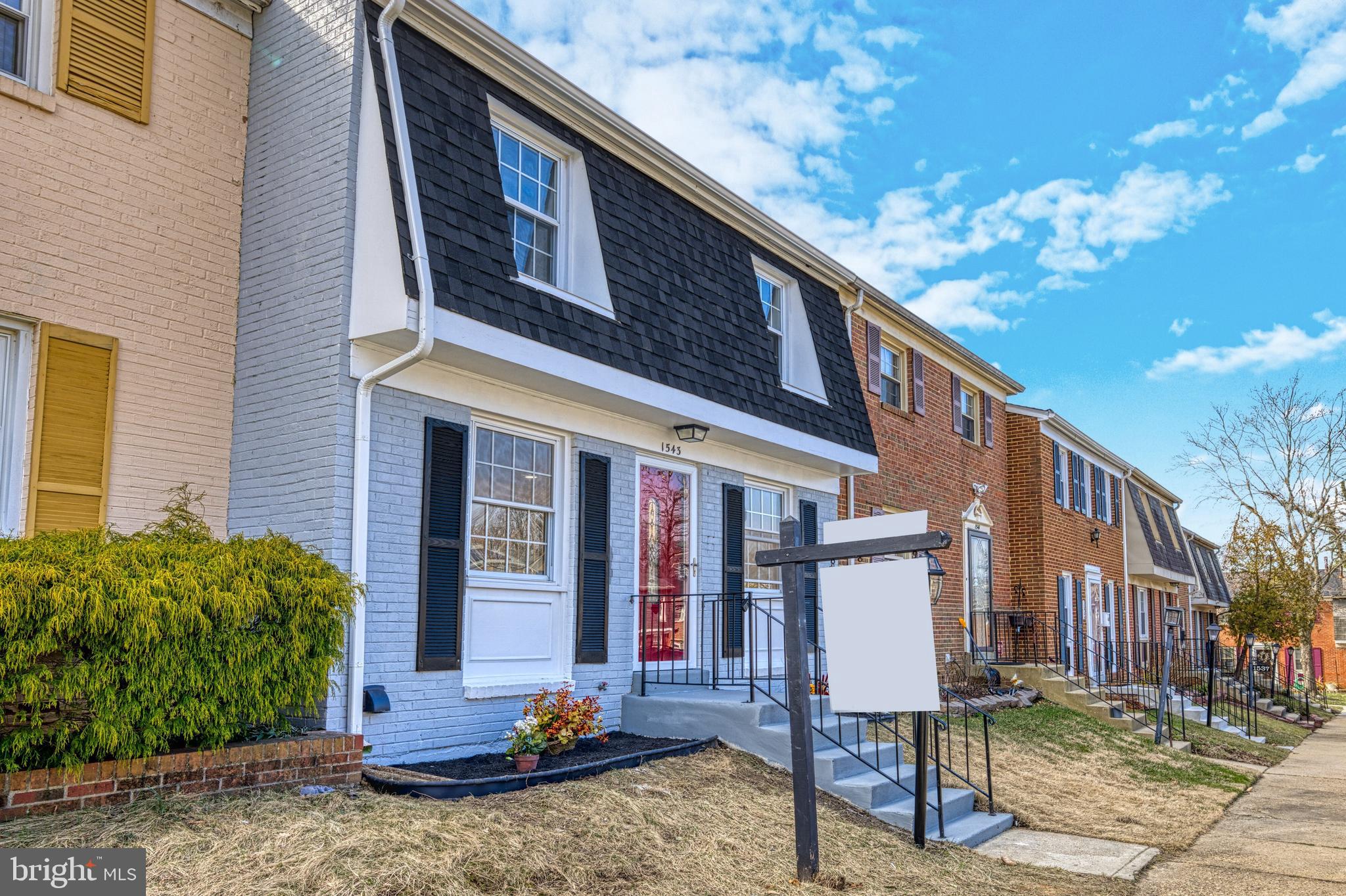 PINEWOOD HILL - Residential