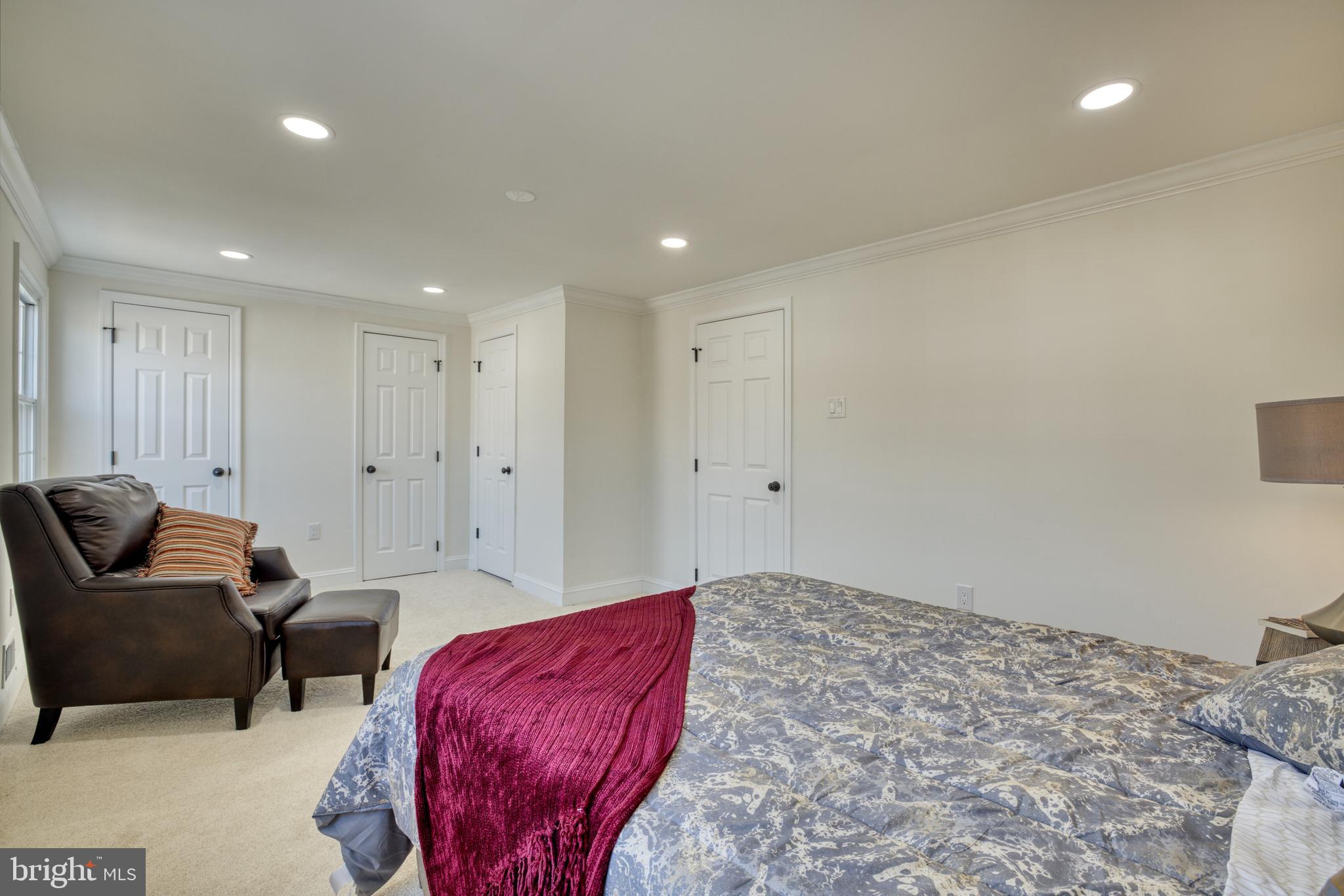 PINEWOOD HILL - Residential