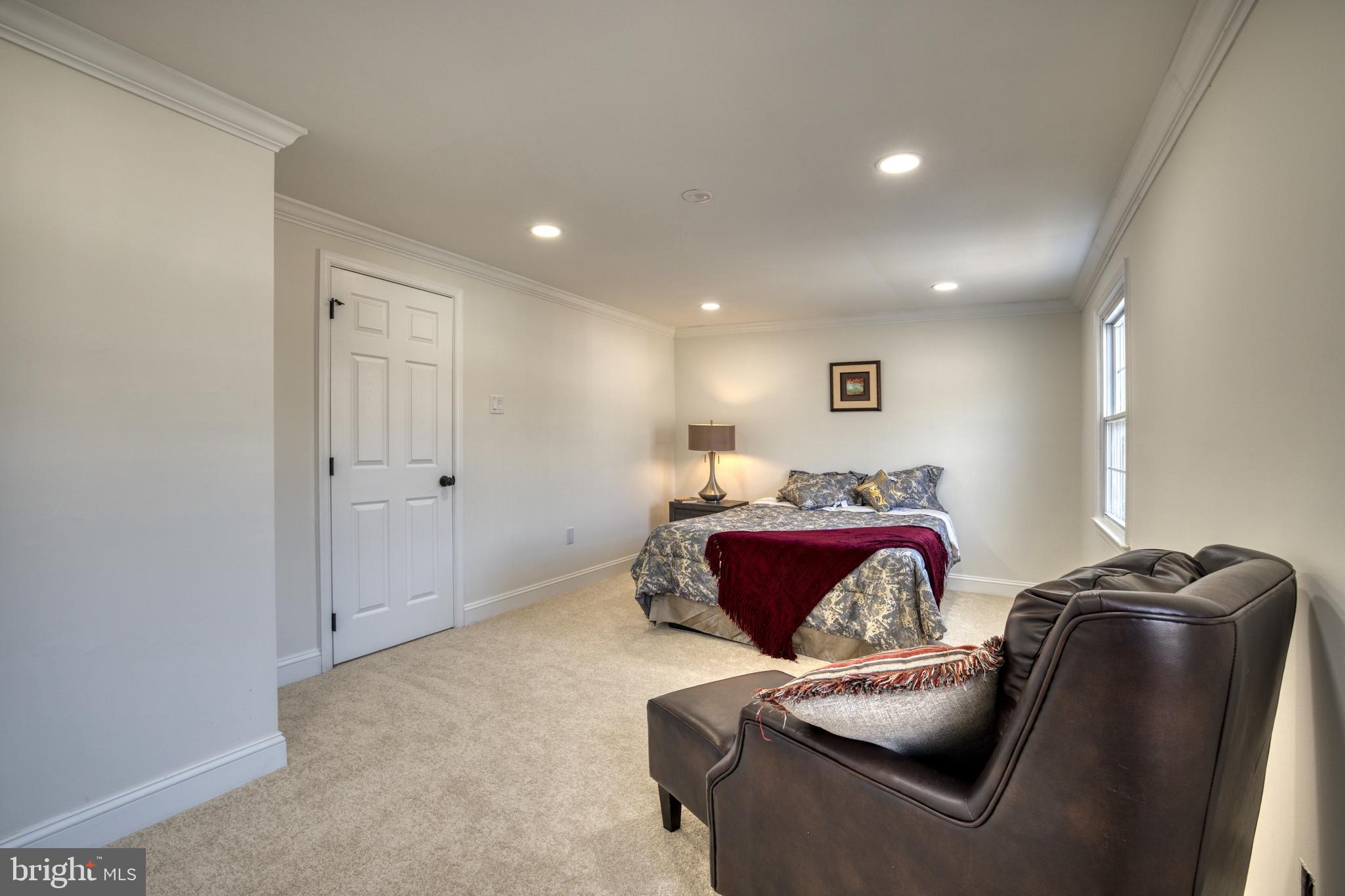 PINEWOOD HILL - Residential