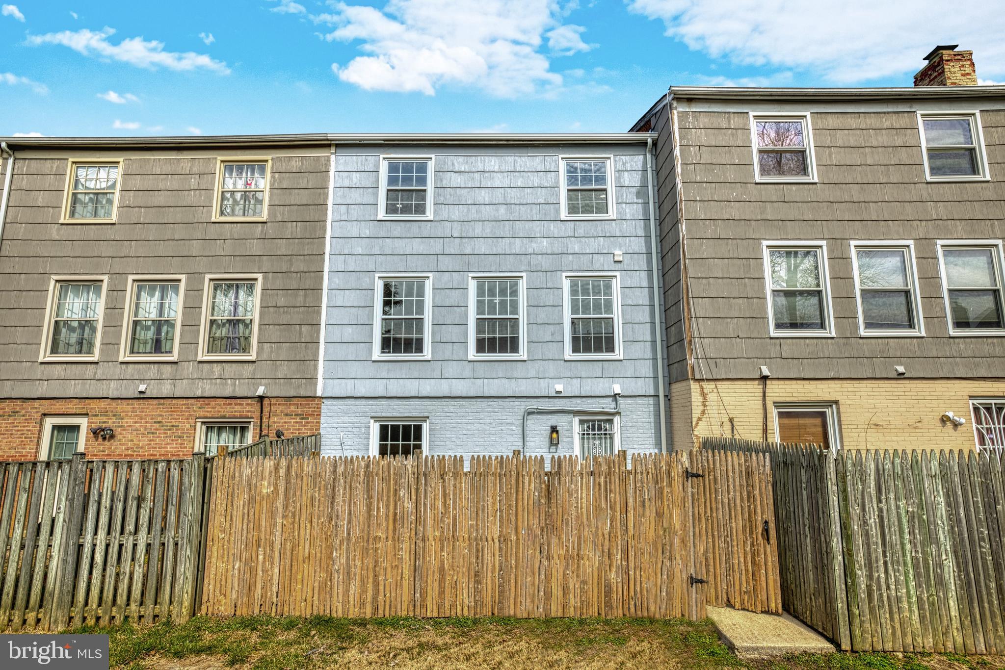 PINEWOOD HILL - Residential