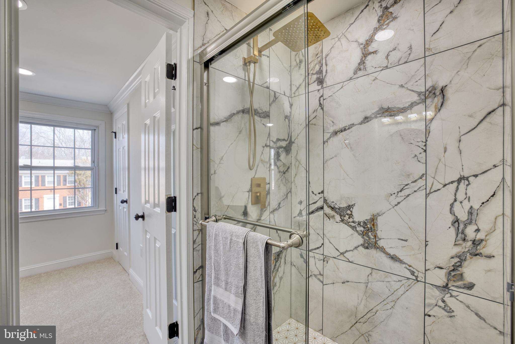 PINEWOOD HILL - Residential