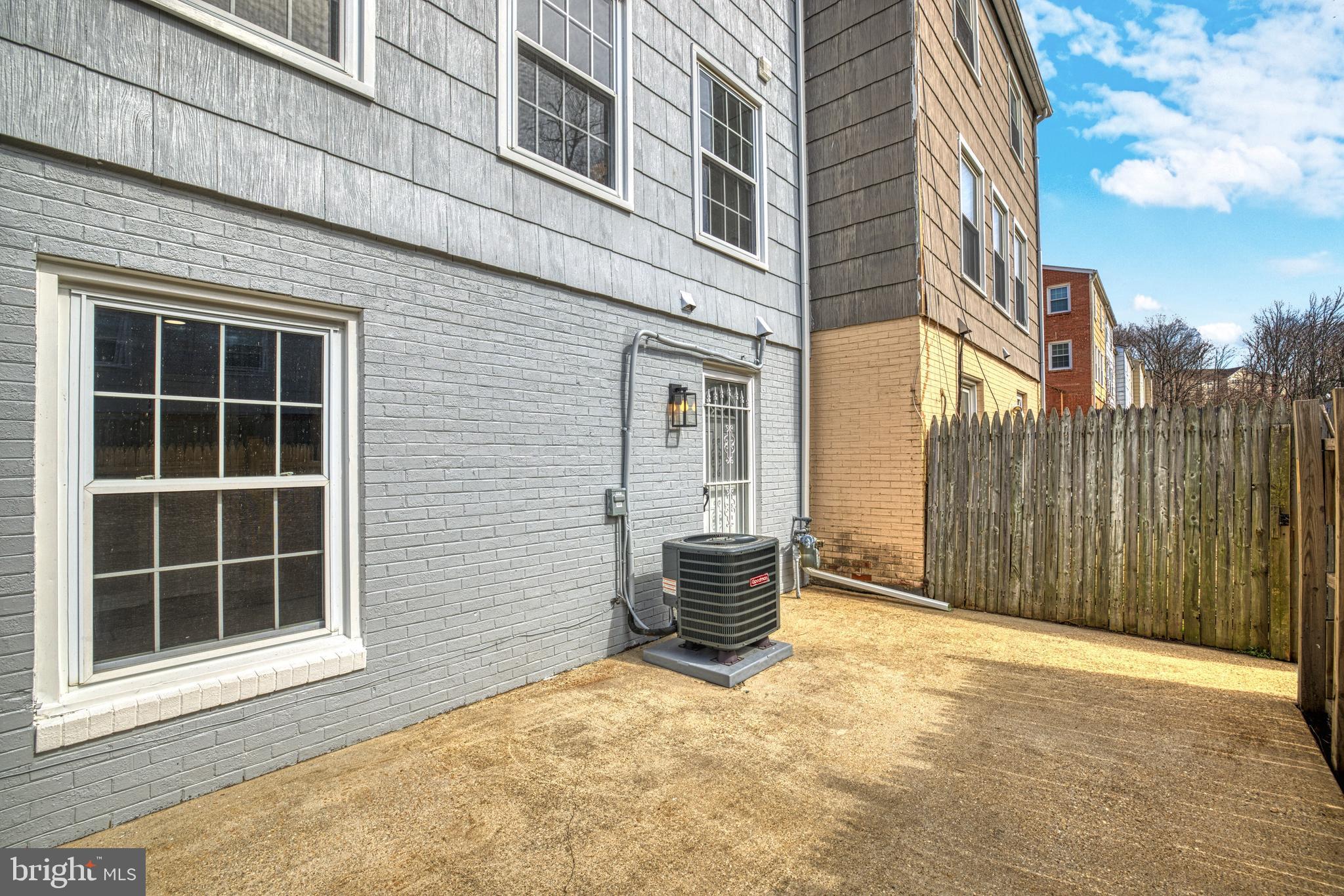 PINEWOOD HILL - Residential