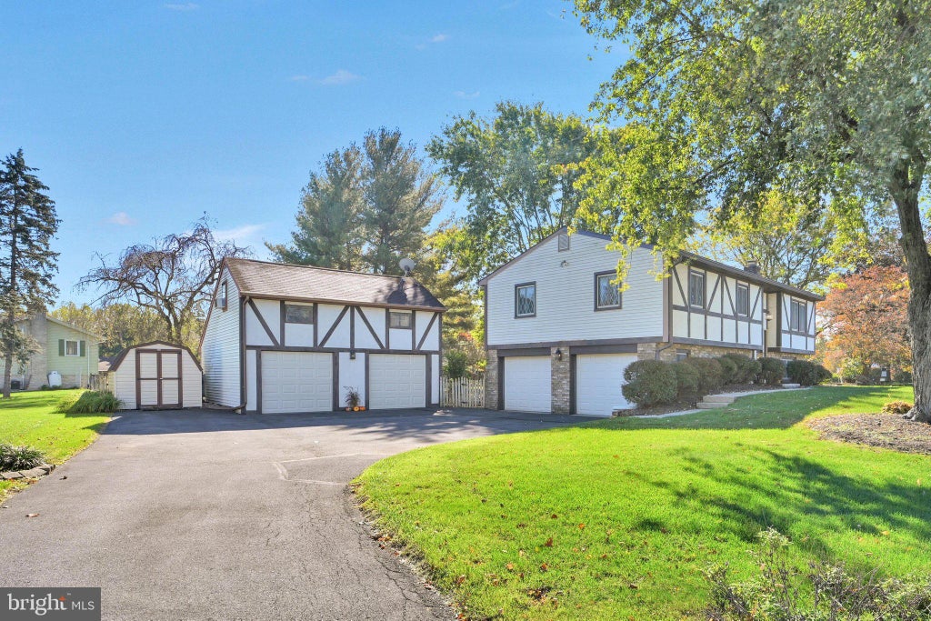 Photo of 36 Ashland Avenue, EPHRATA, PA 17522 (MLS # PALA2094898)