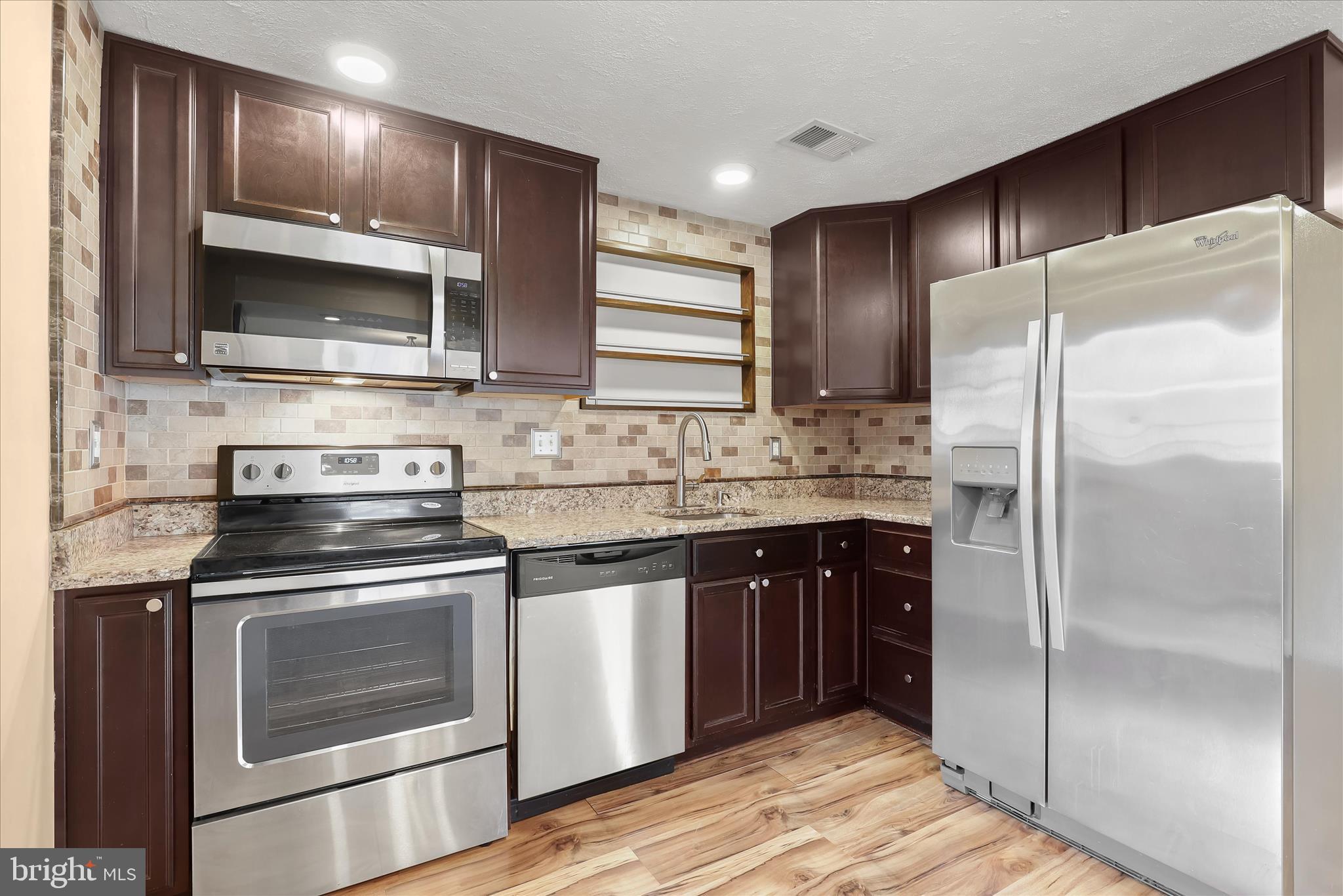 MAPLE RIDGE - Residential