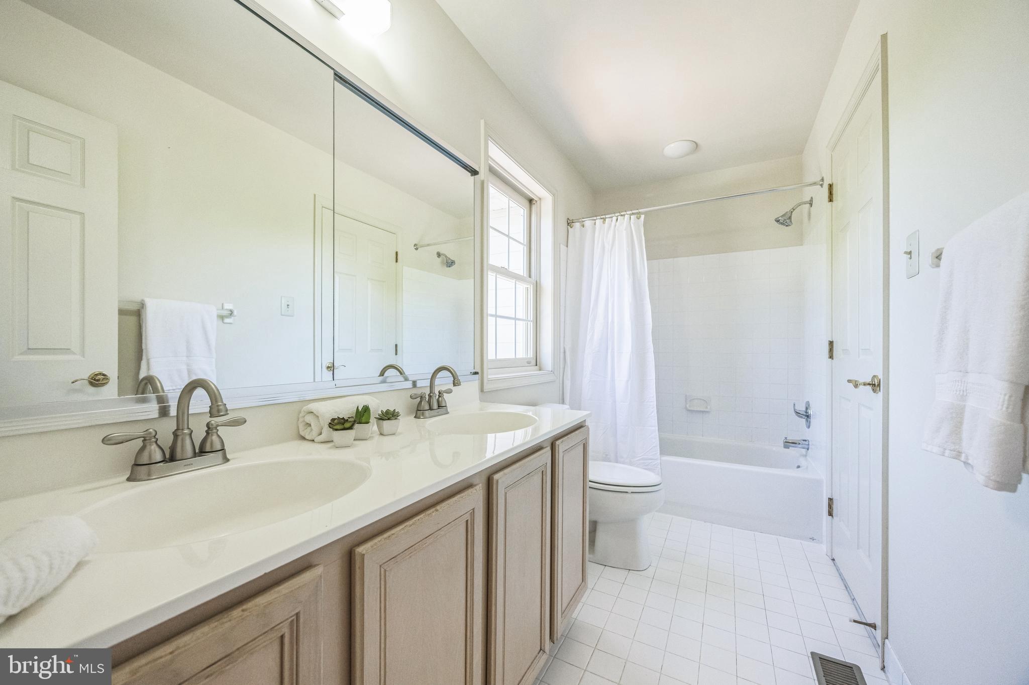 ESTS AT GLEN ACRES - Residential