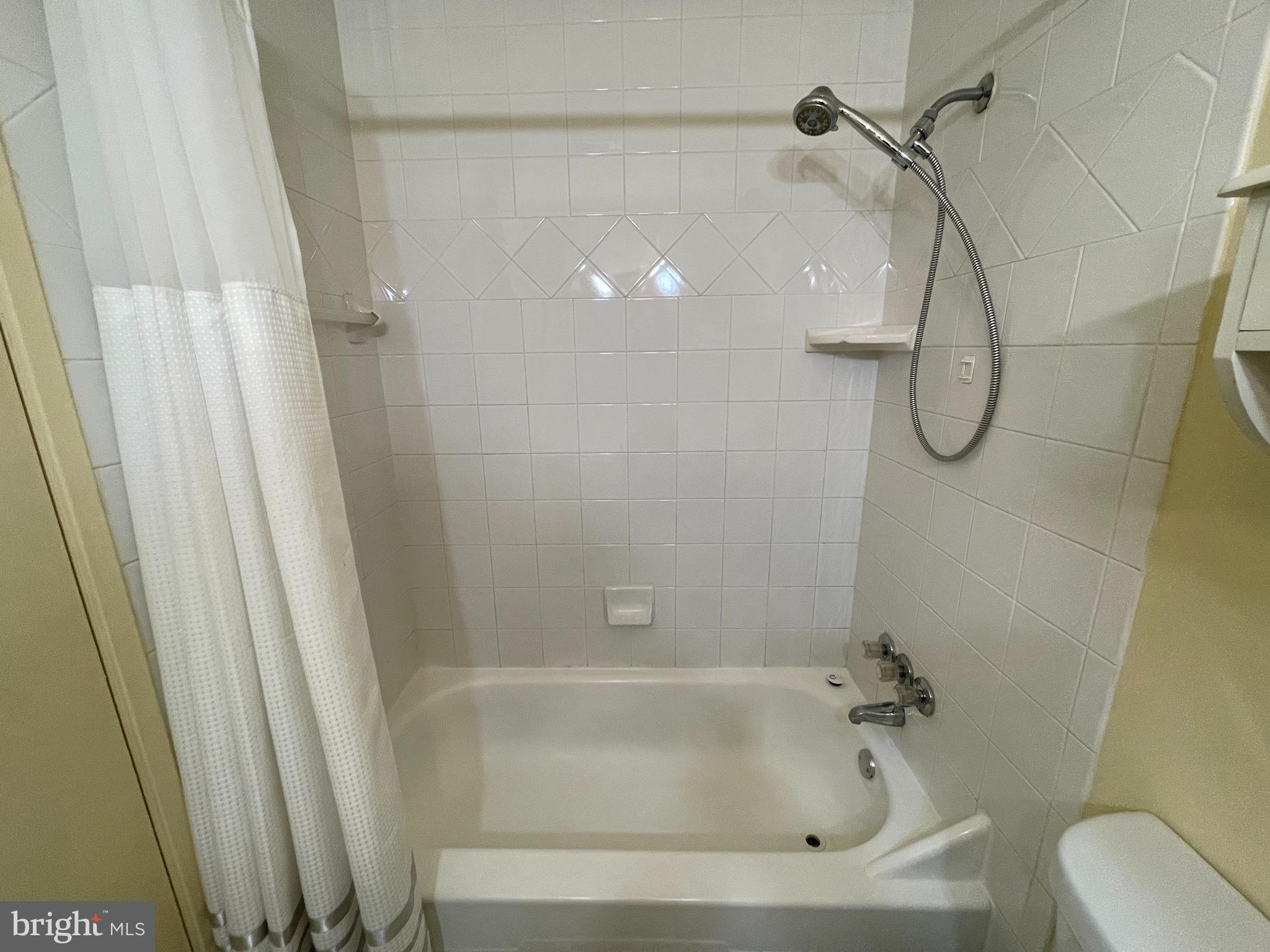 SHADOW OAKS - Residential