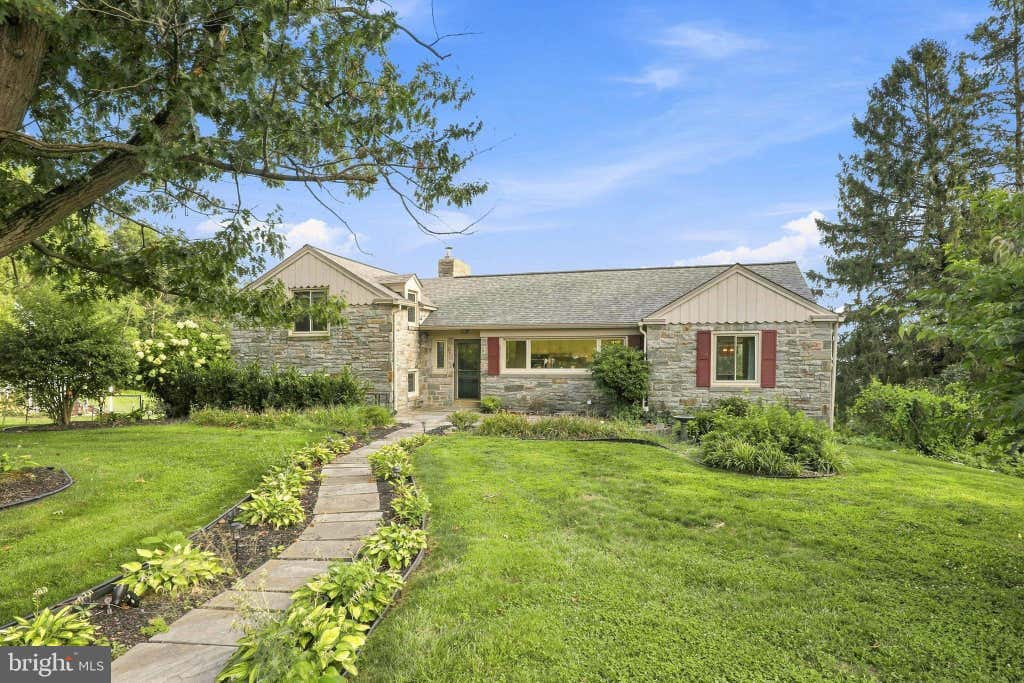 Photo of 260 Blossom Hill Drive, LANCASTER, PA 17601 (MLS # PALA2094322)