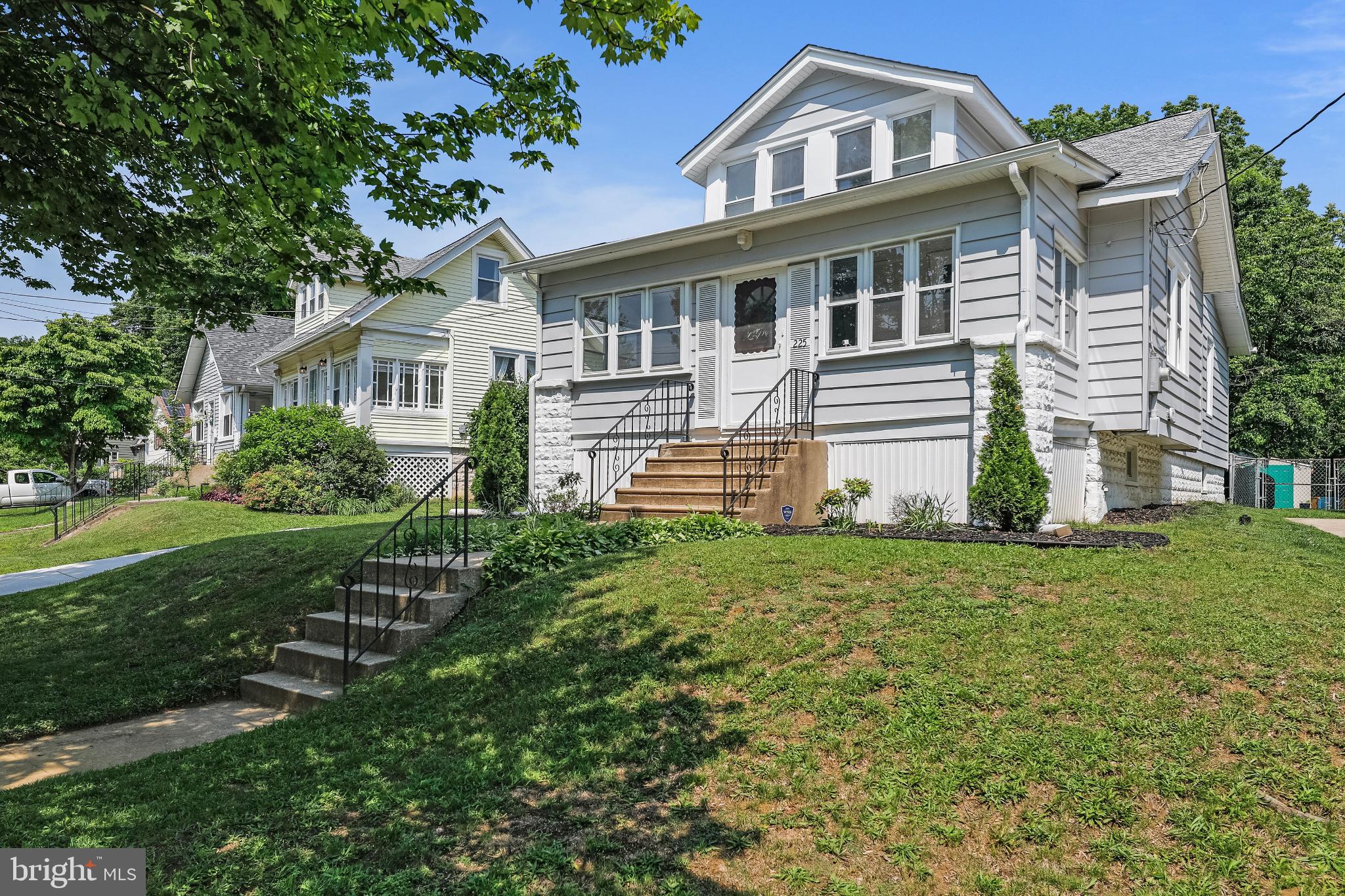 225 W FRANKLIN AVENUE