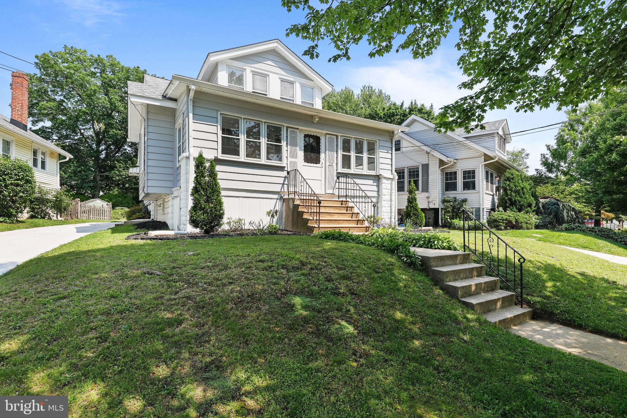 225 W FRANKLIN AVENUE