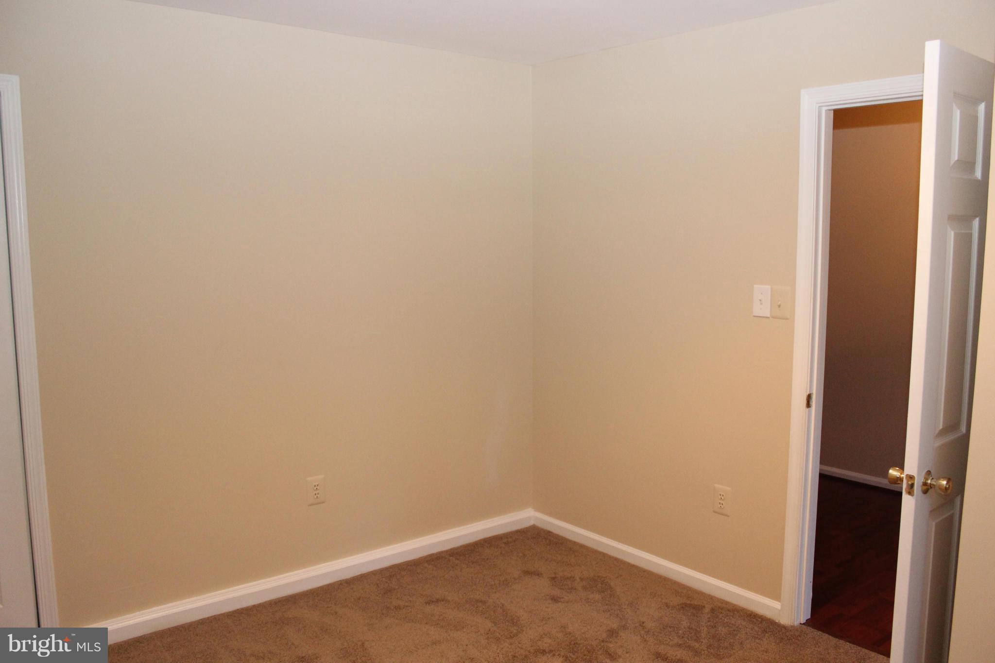 ASHBURN VILLAGE - Residential Lease