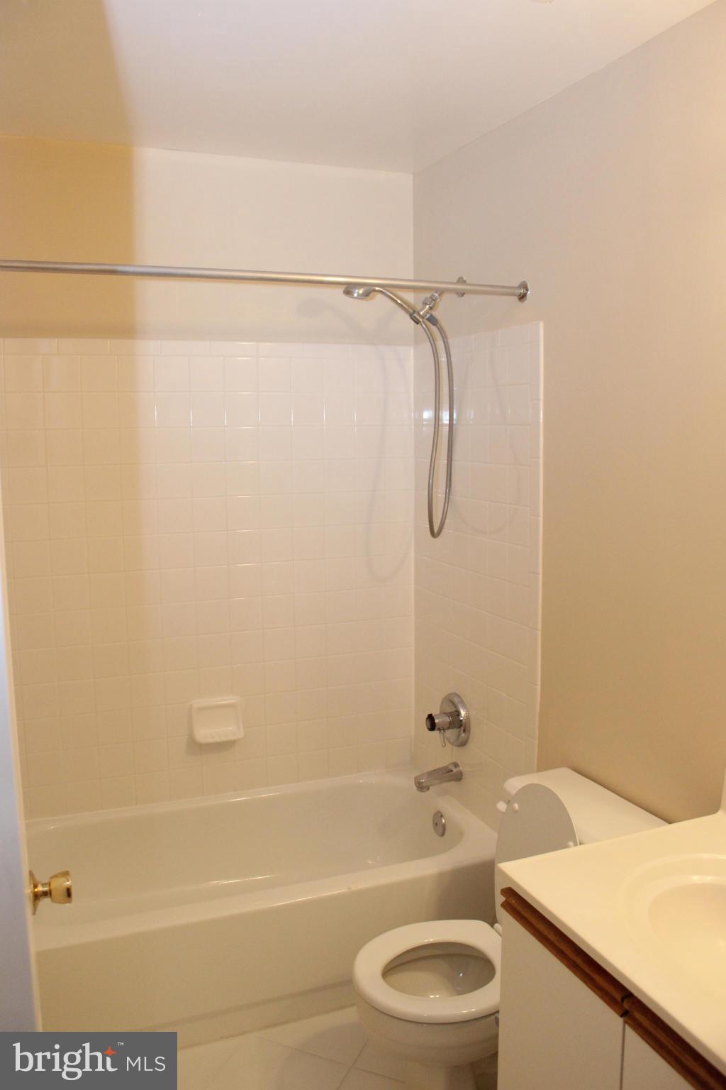 ASHBURN VILLAGE - Residential Lease