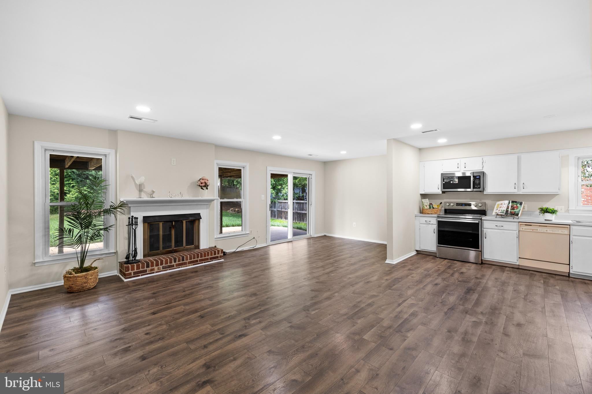 9254 GARNET COURT