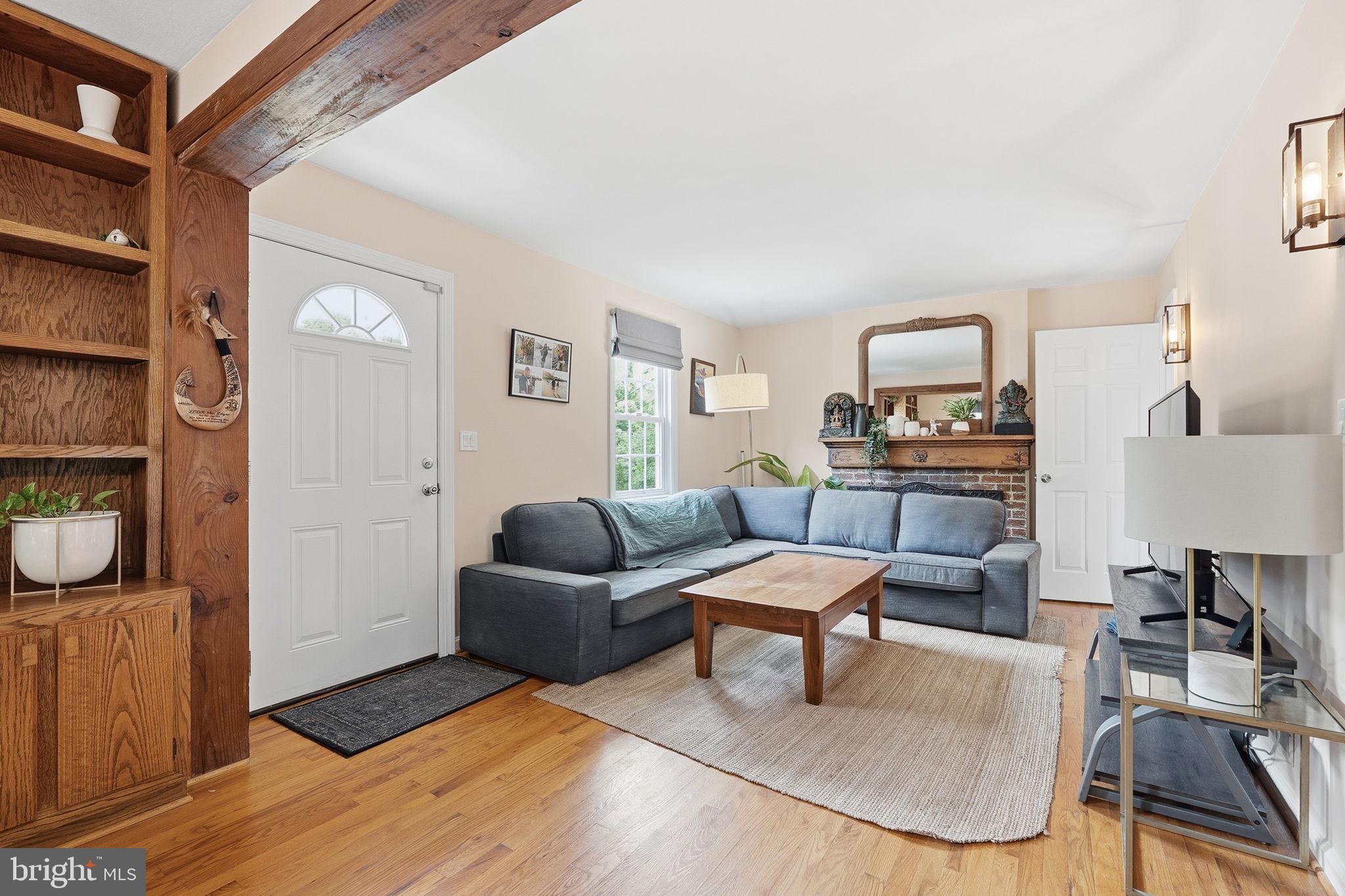 9305 CAROLINE AVENUE