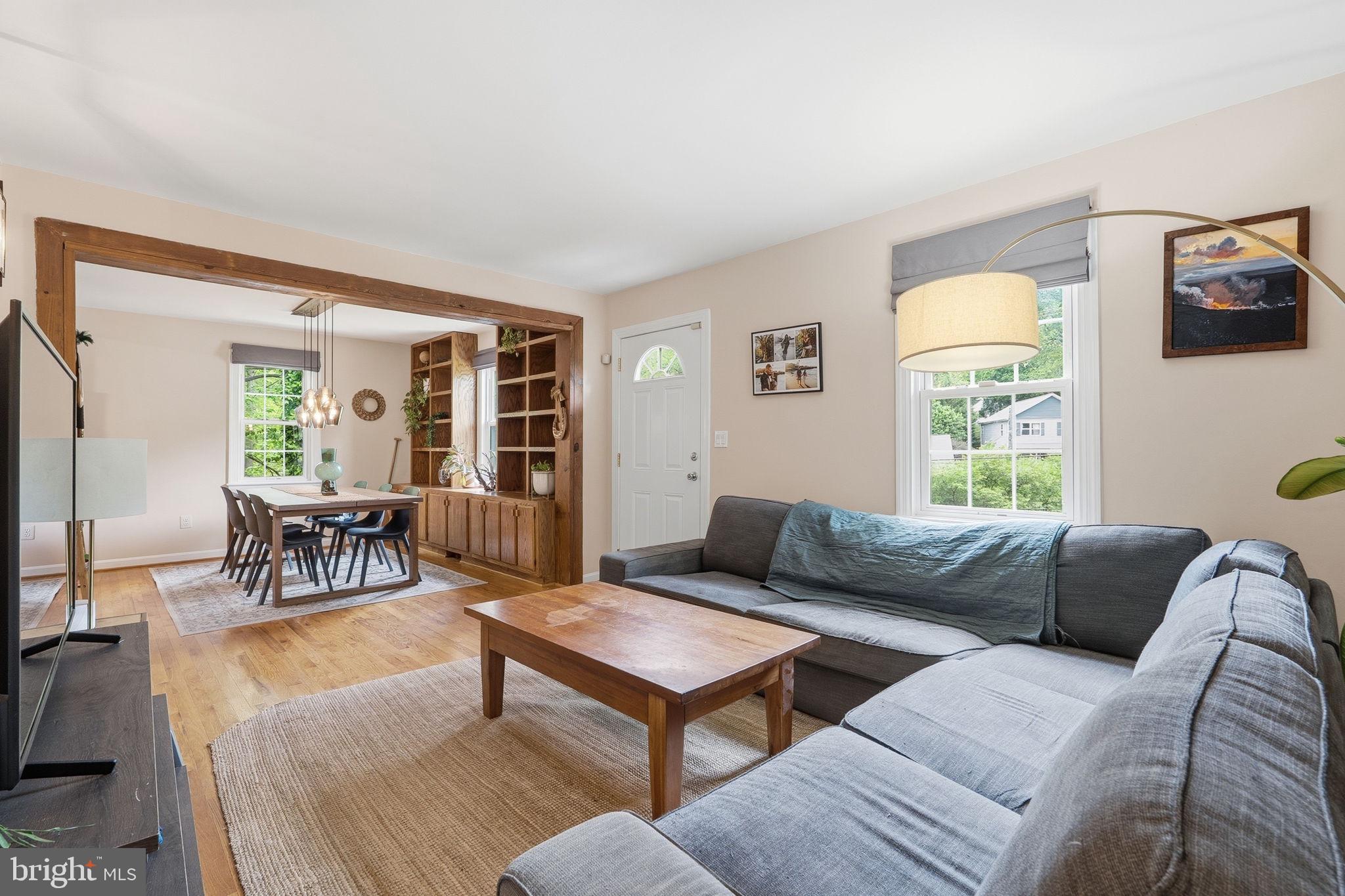 9305 CAROLINE AVENUE