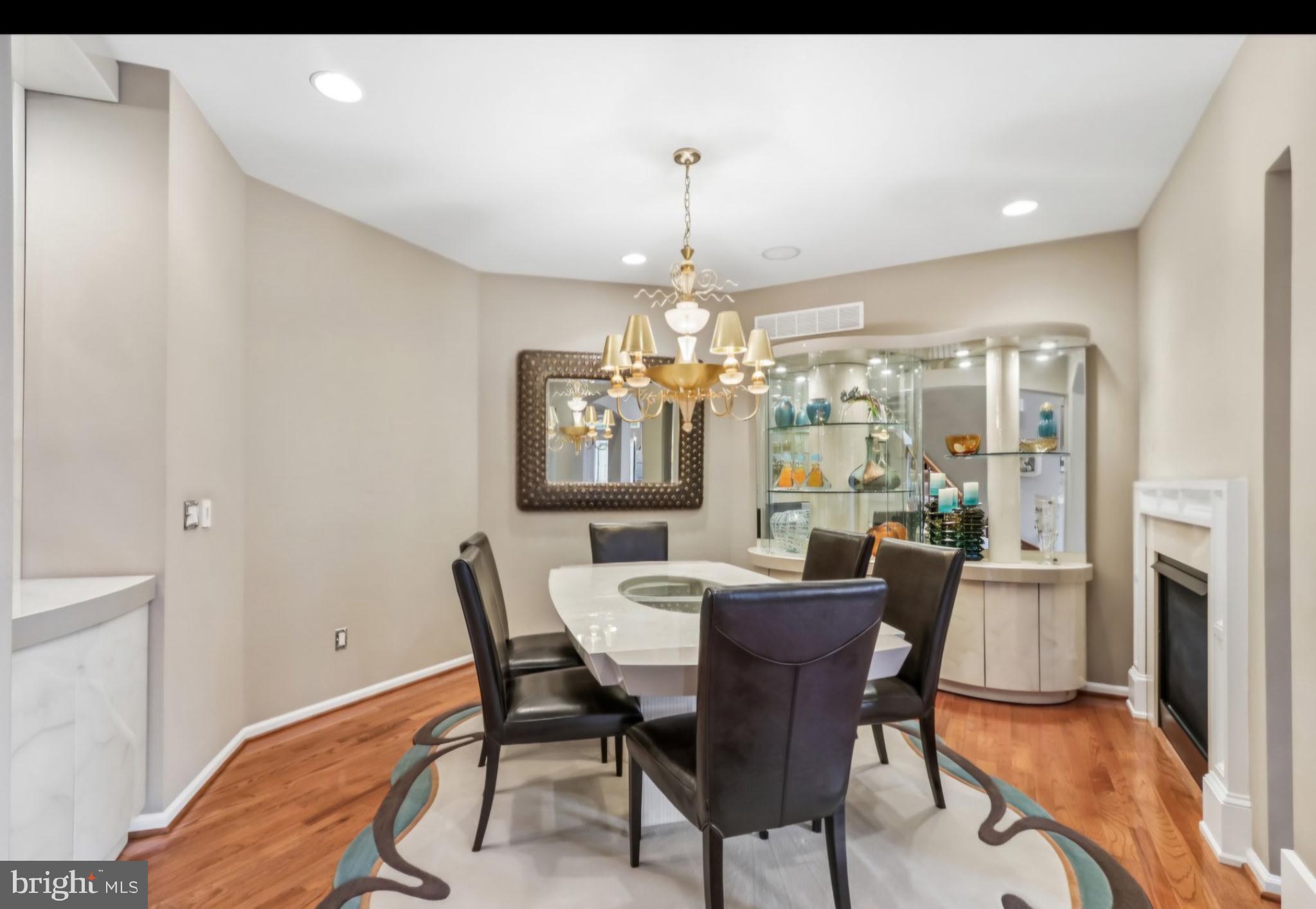 307 INGLETON COURT